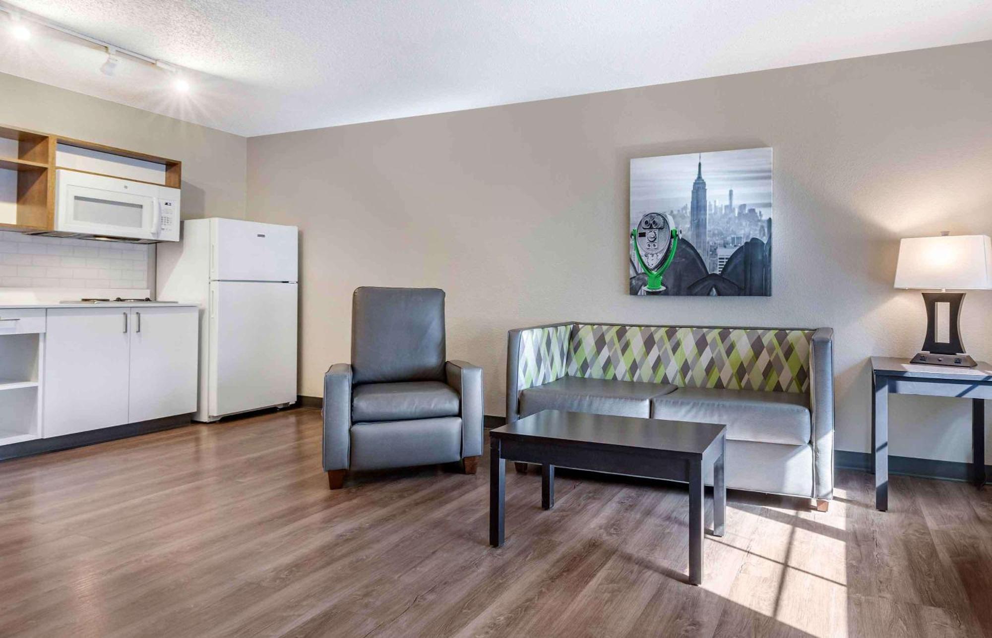 One Bedroom Suite Two Double Beds Non-Smoking