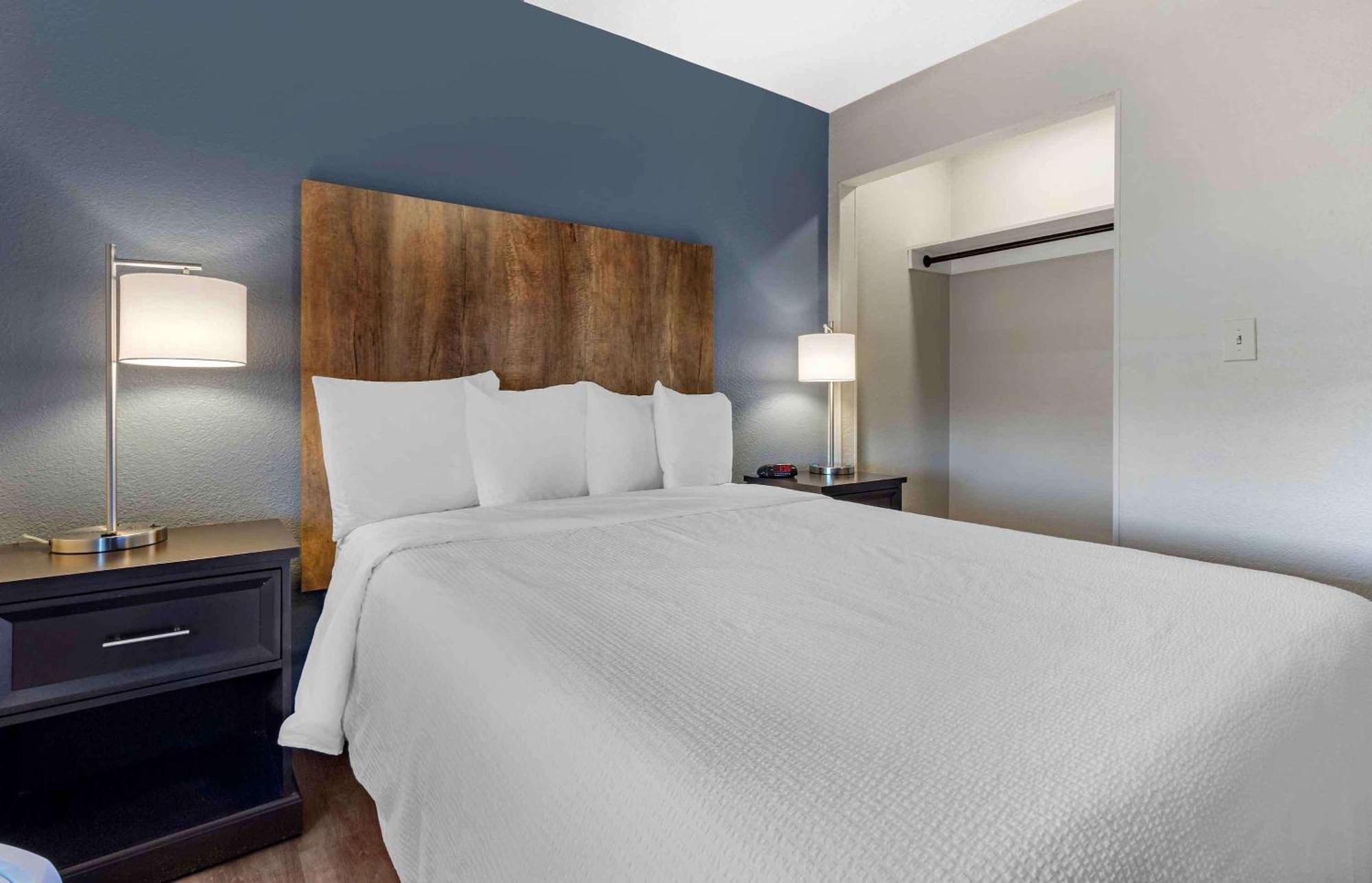 One Bedroom Suite One King Bed Disability Access Non-Smoking