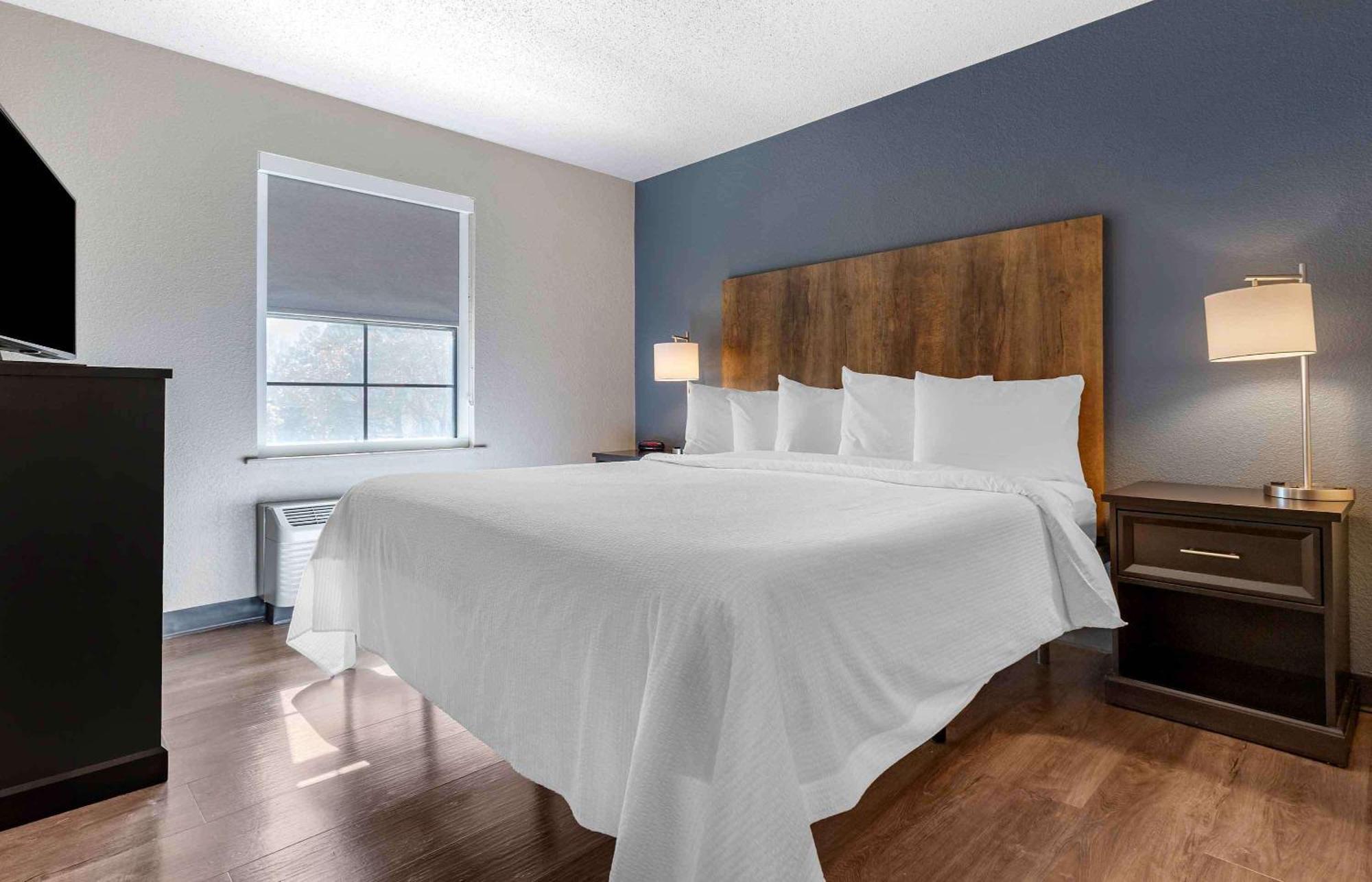 One Bedroom Suite One King Bed Non-Smoking