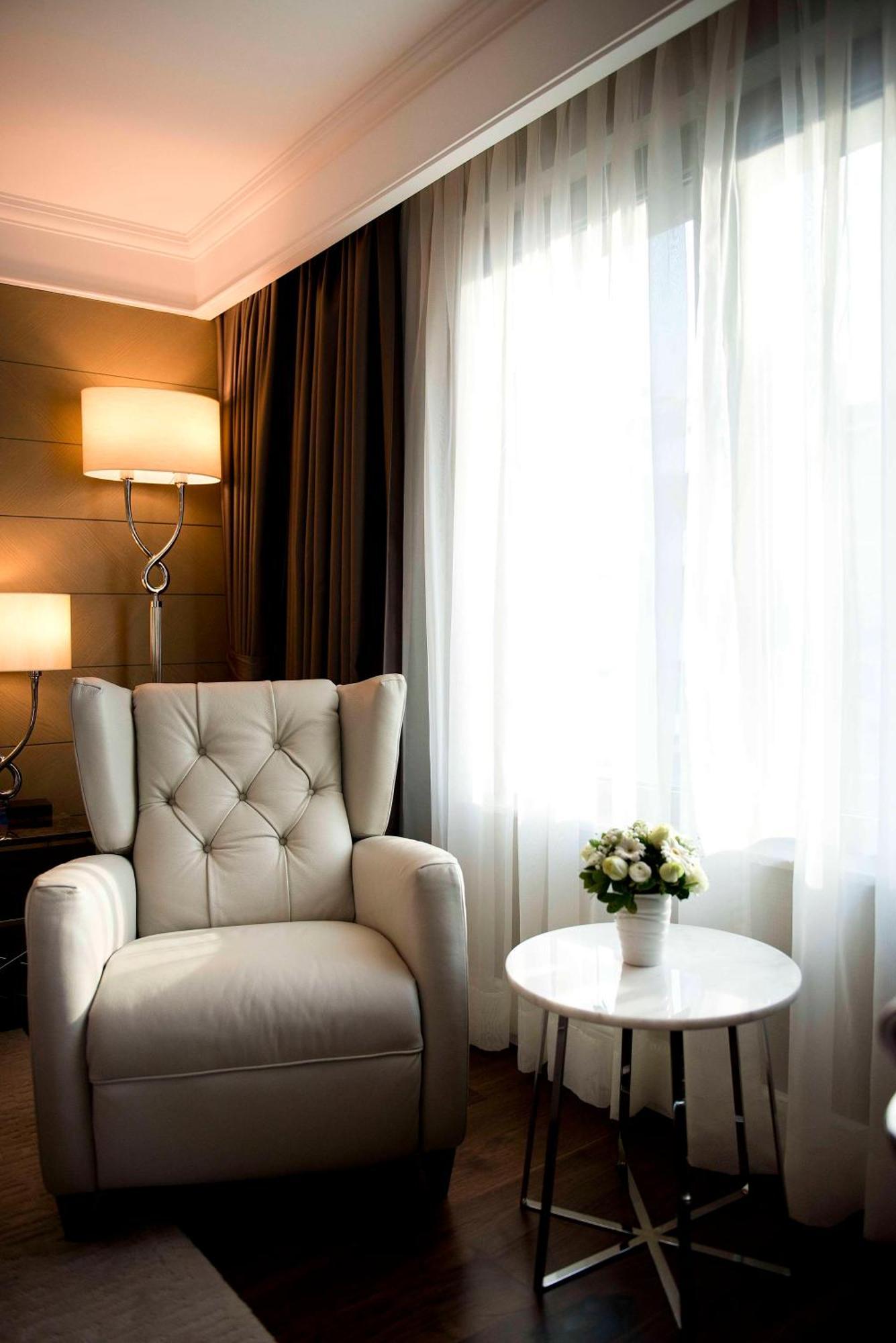 Junior Suite City View Lounge Access