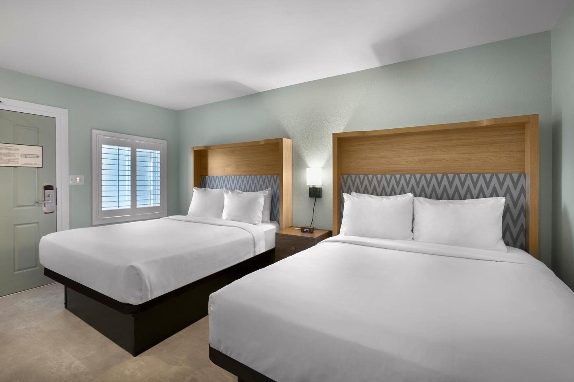 Deluxe Queen Room
