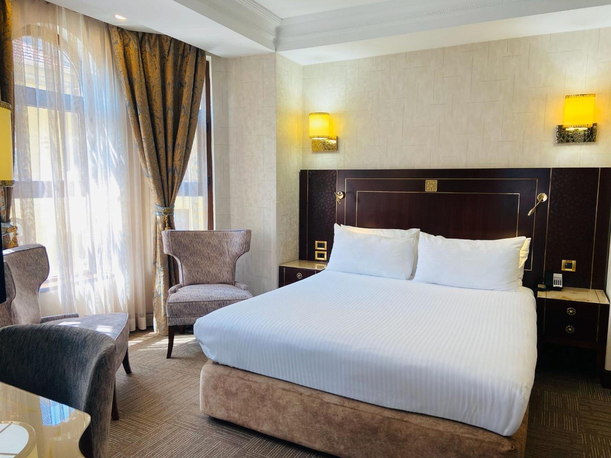 Premium King Room Lounge Access Non-Smoking