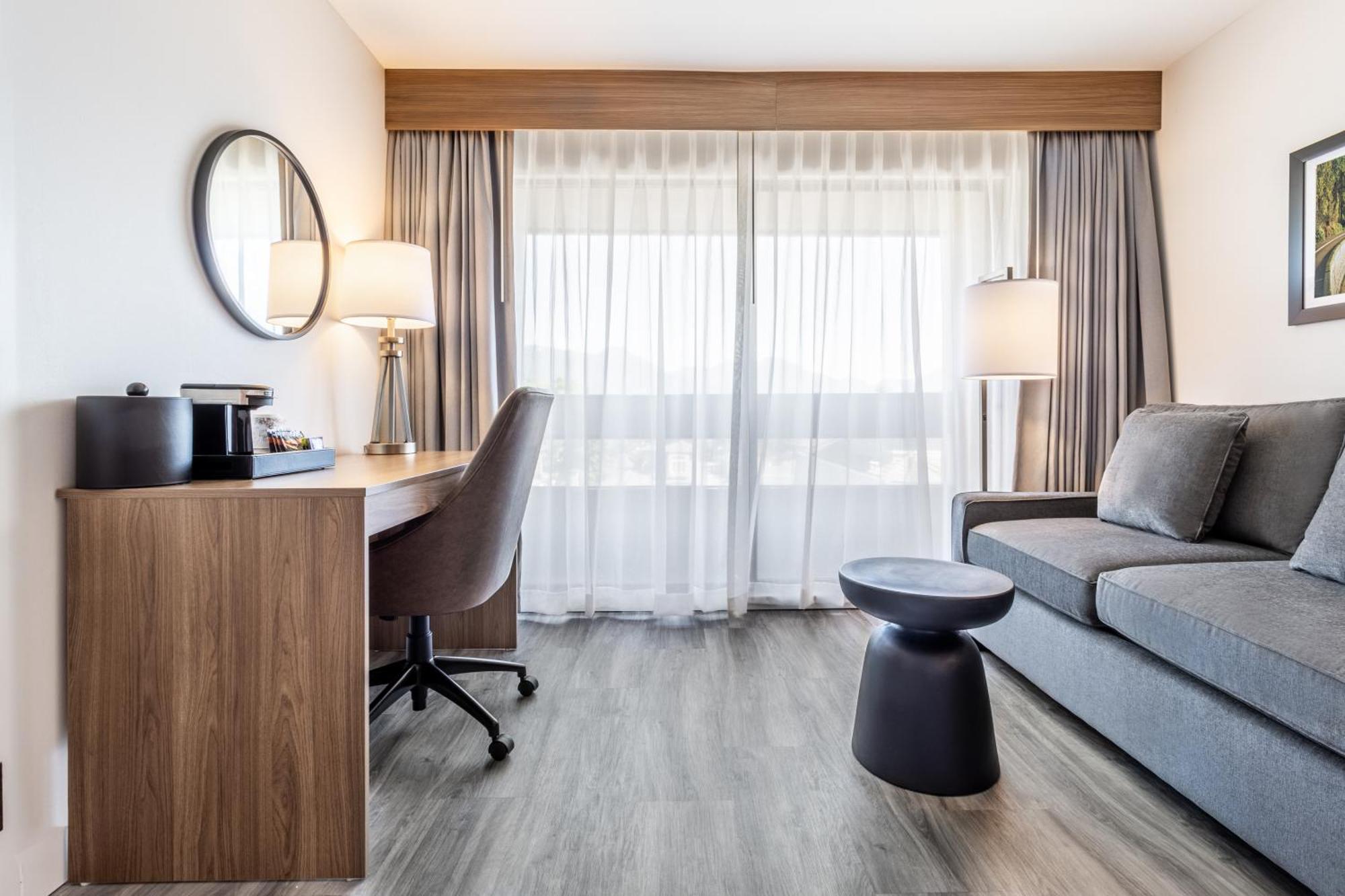 Corner King w or Sofa Bed & Wetbar