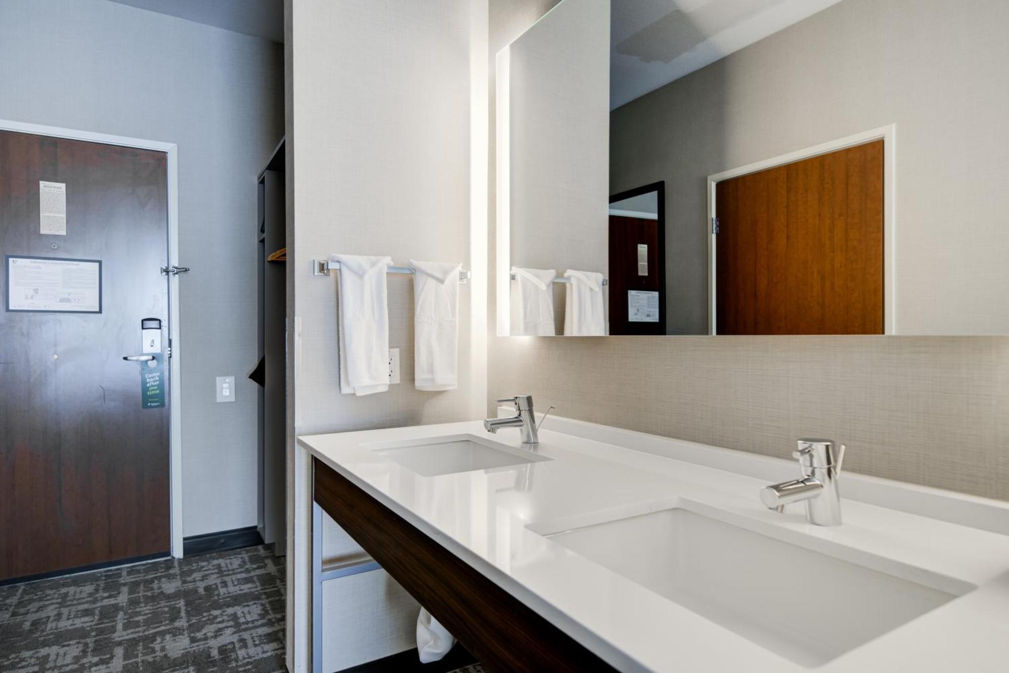 Deluxe Double Room with Two Double Beds - Non-Smoking