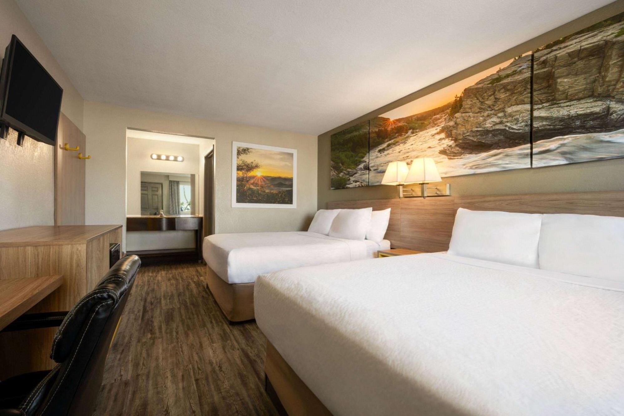 Standard Queen Room Two Queen Beds Non-Smoking