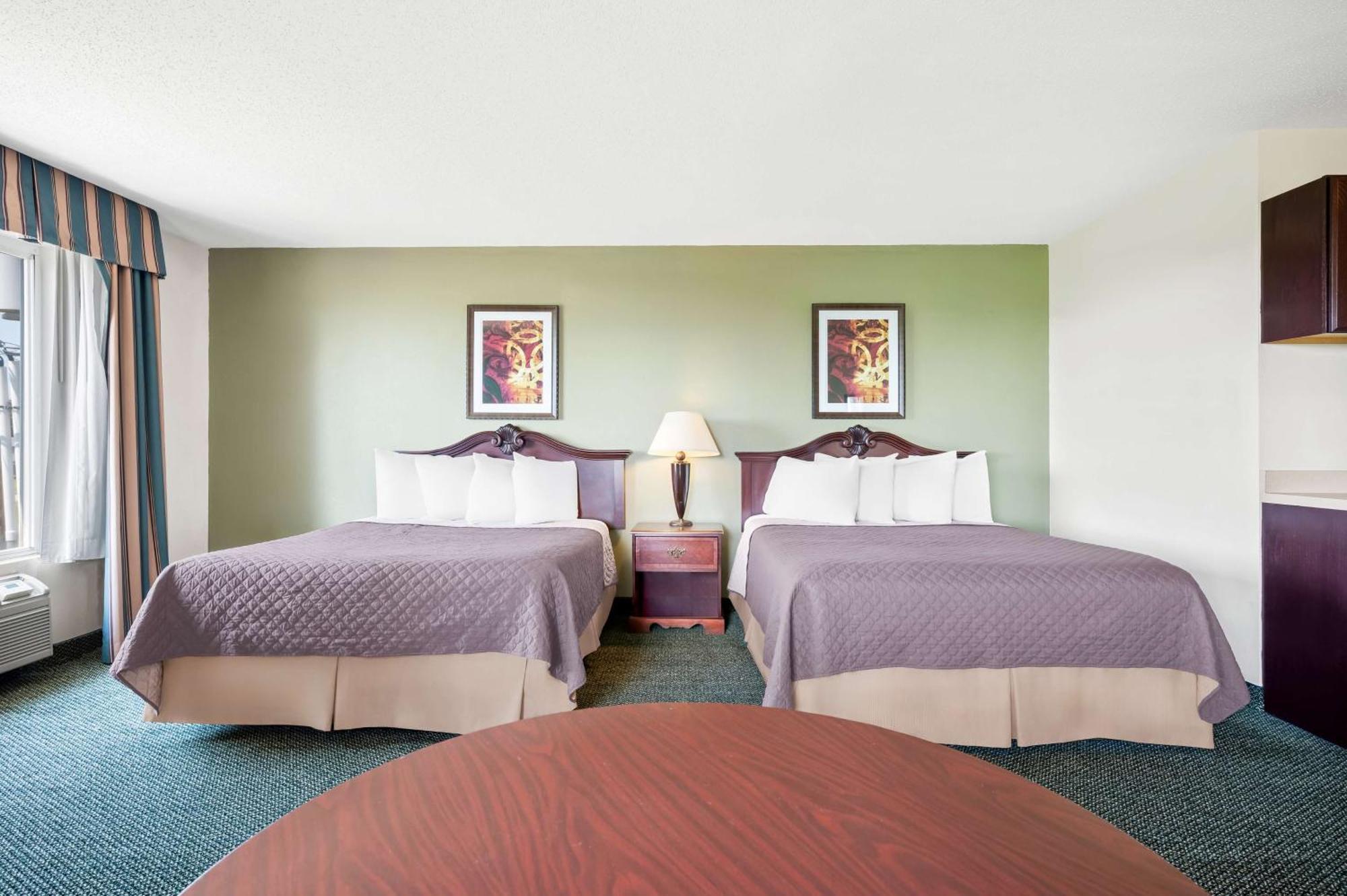 Queen Junior Suite with Two Queen Beds and Sofa Bed - Non-Smoking