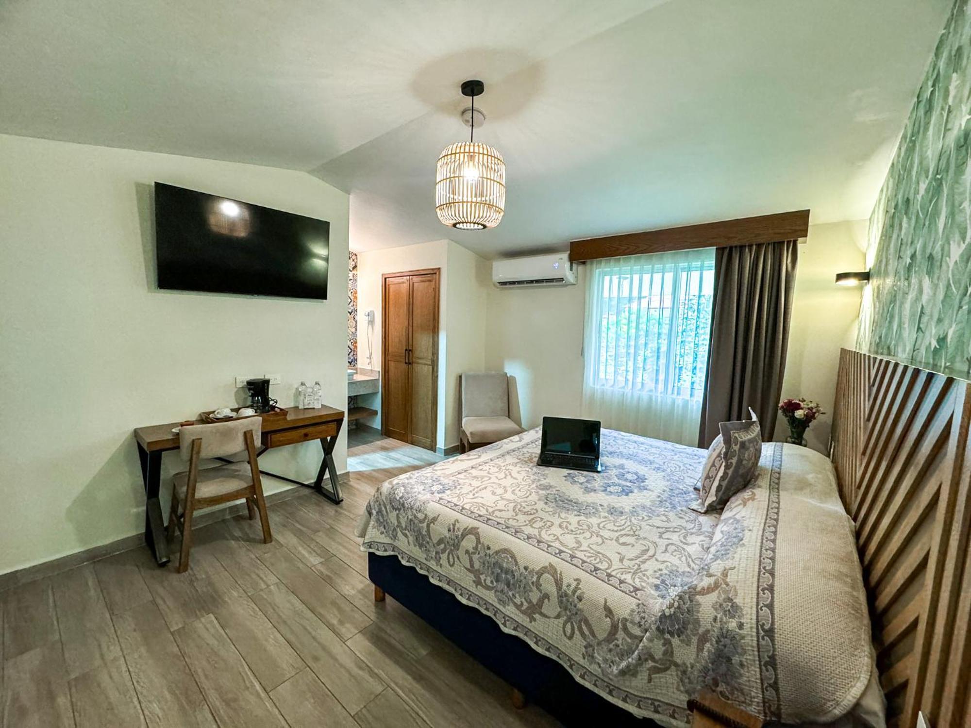 Standard Queen Room