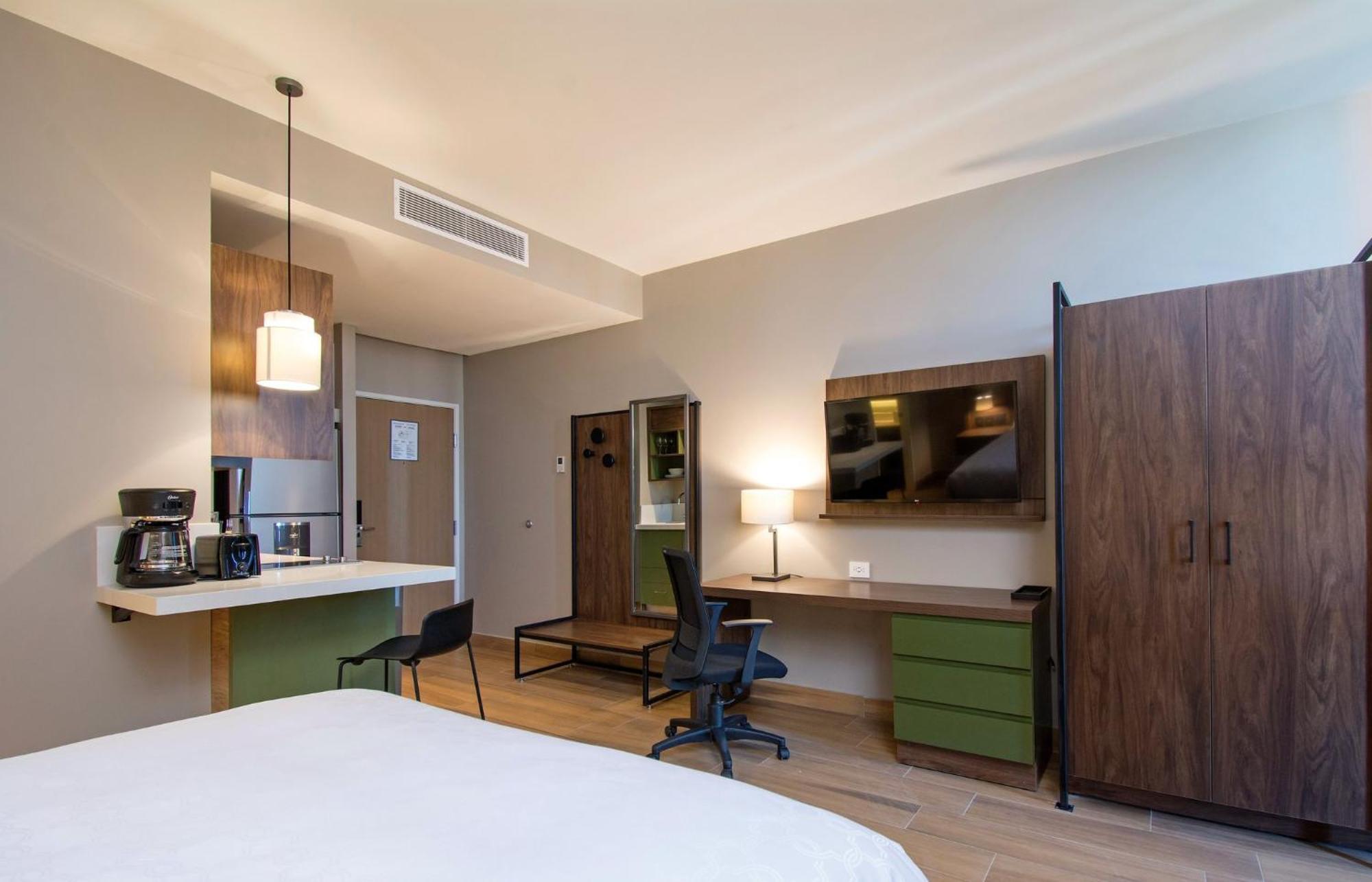 Queen Studio Suite