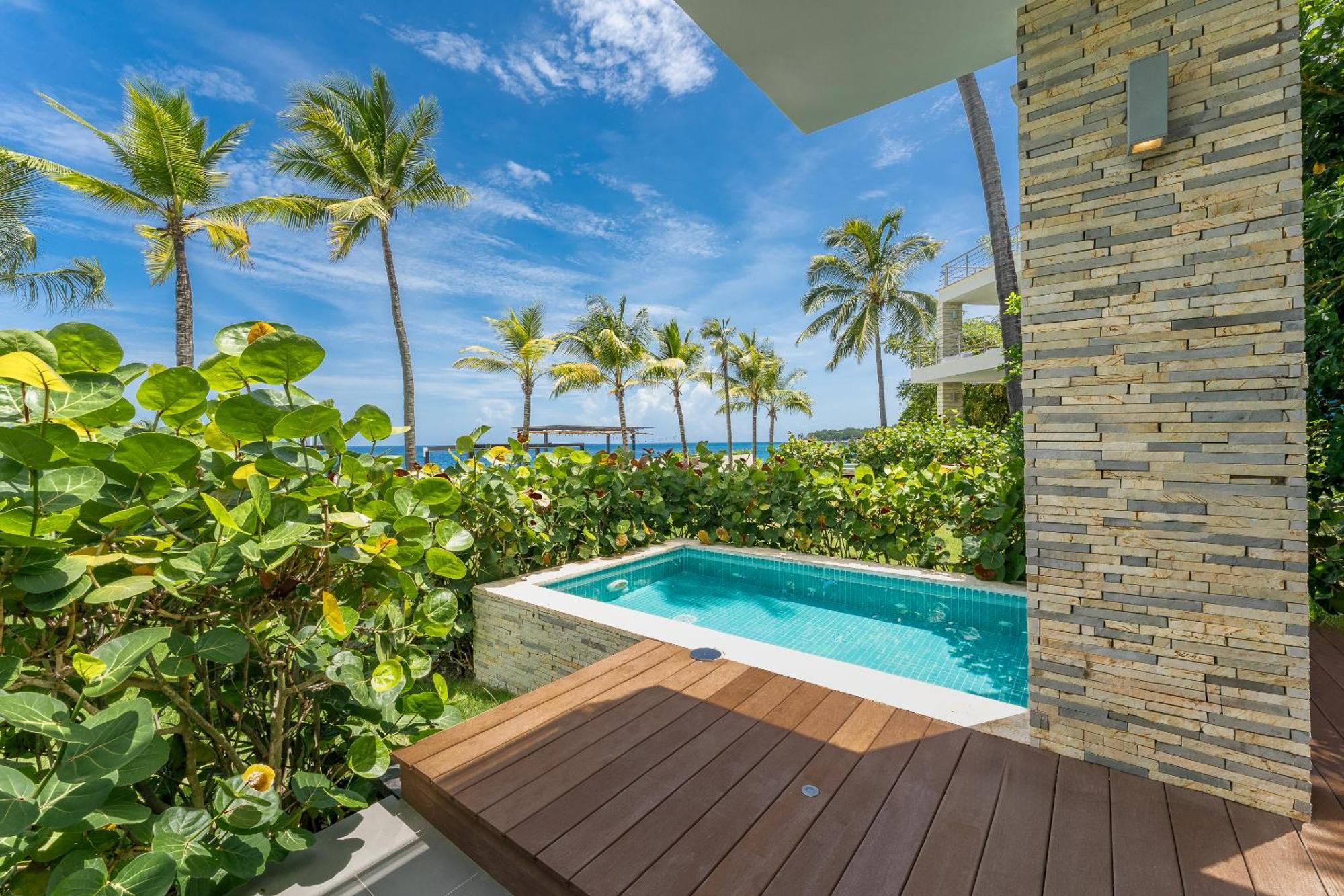 Three-Bedroom Premium Penthouse Suite with Plunge Pool - Oceanfront
