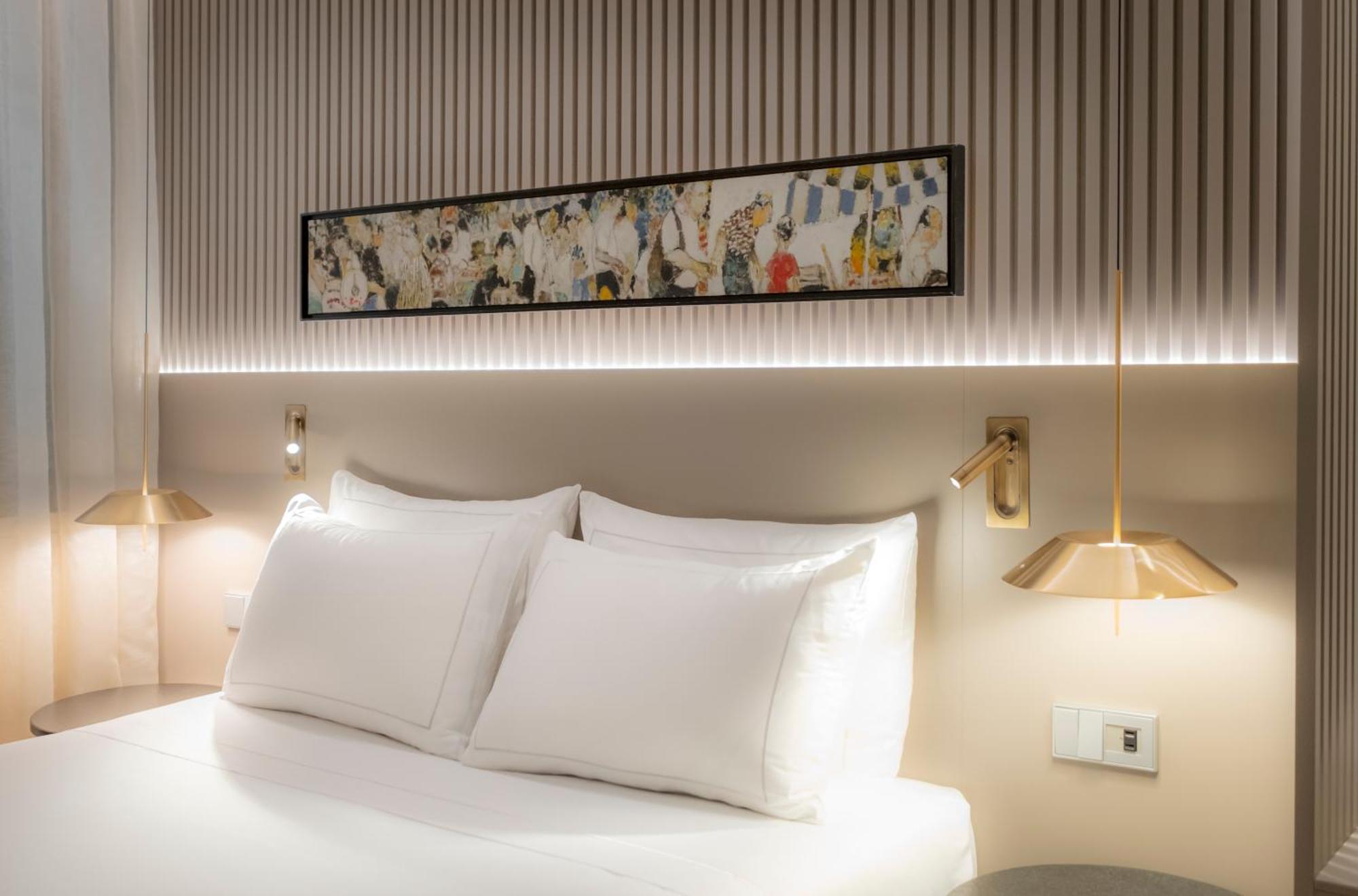 Deluxe Queen Room