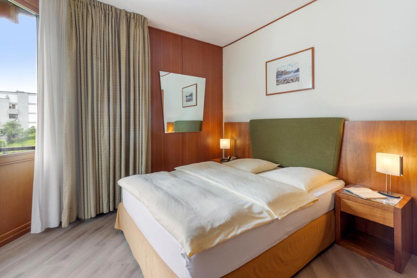 Small Queen Room