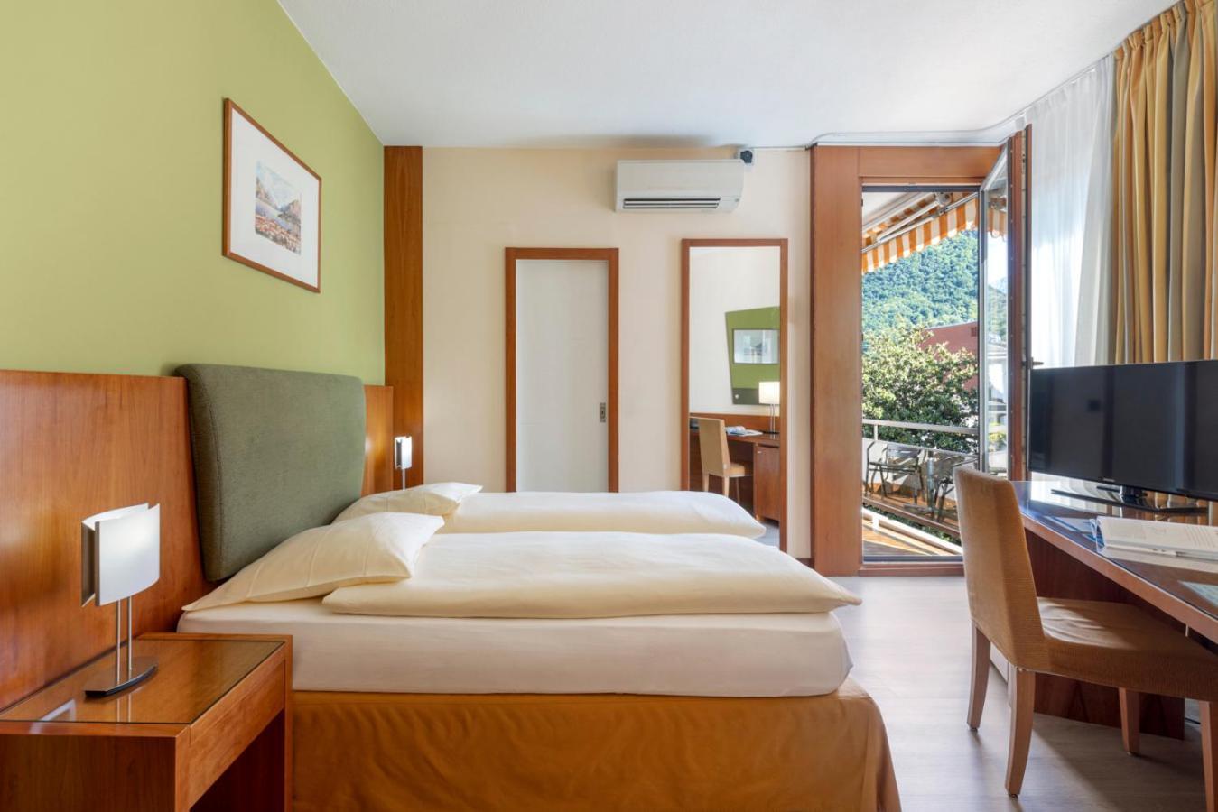 Smart Queen Room