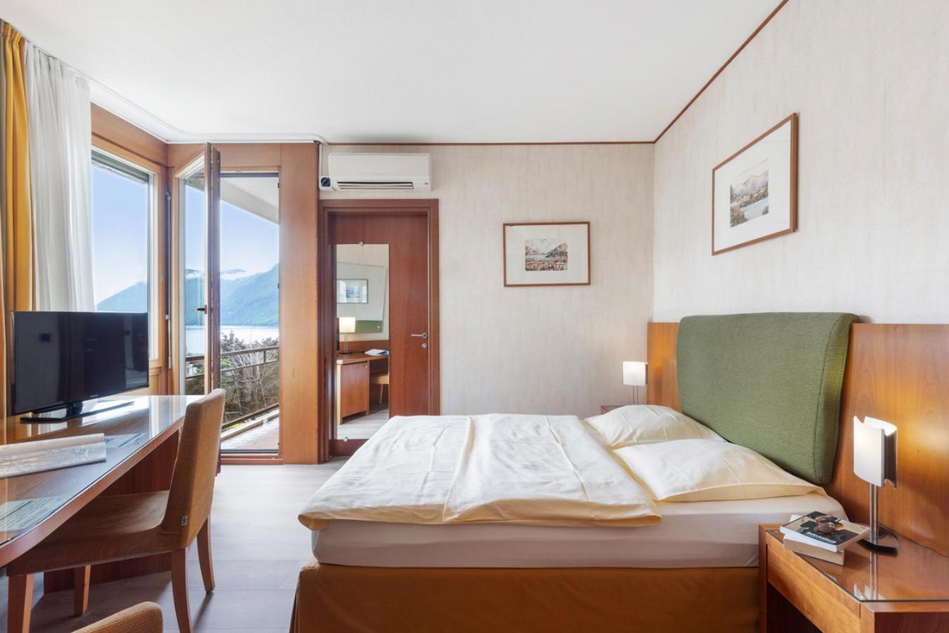 Smart Queen Room