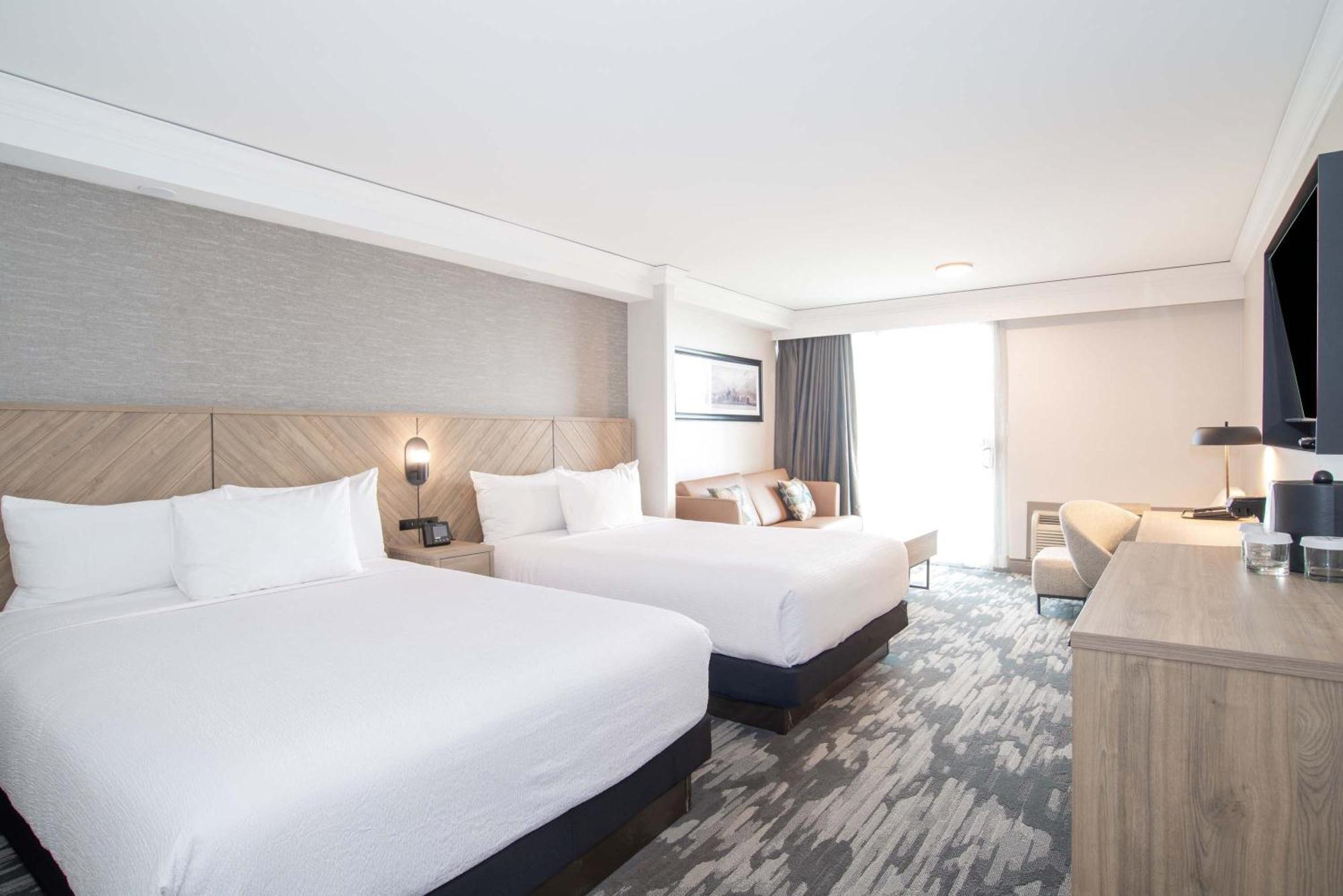 Grand Room 2 Queen Beds Balcony
