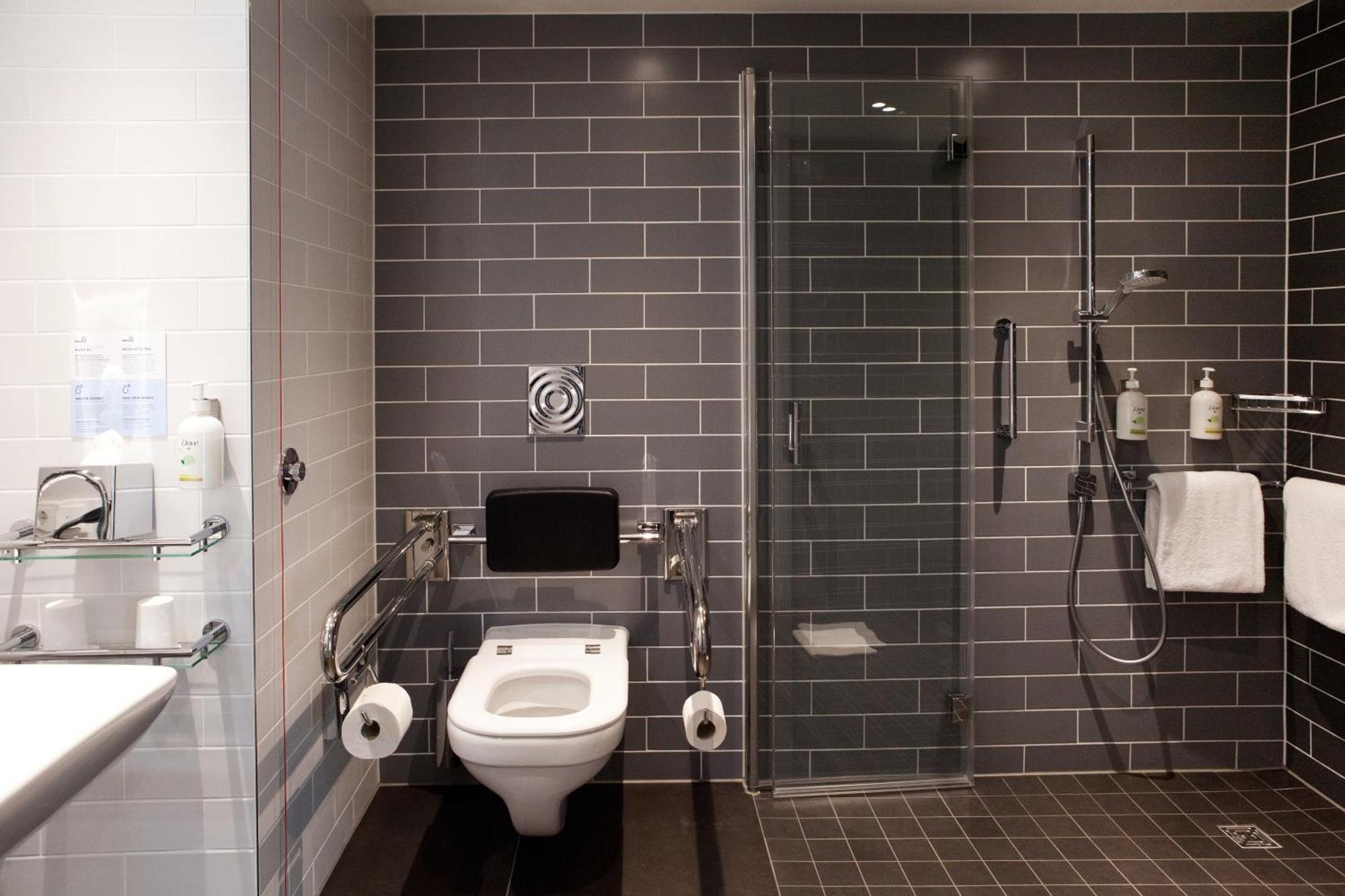Standard Queen Room Accessible
