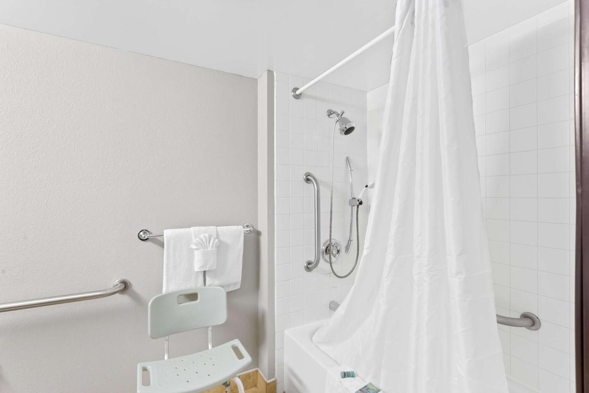 Double Room Two Double Beds Accessible