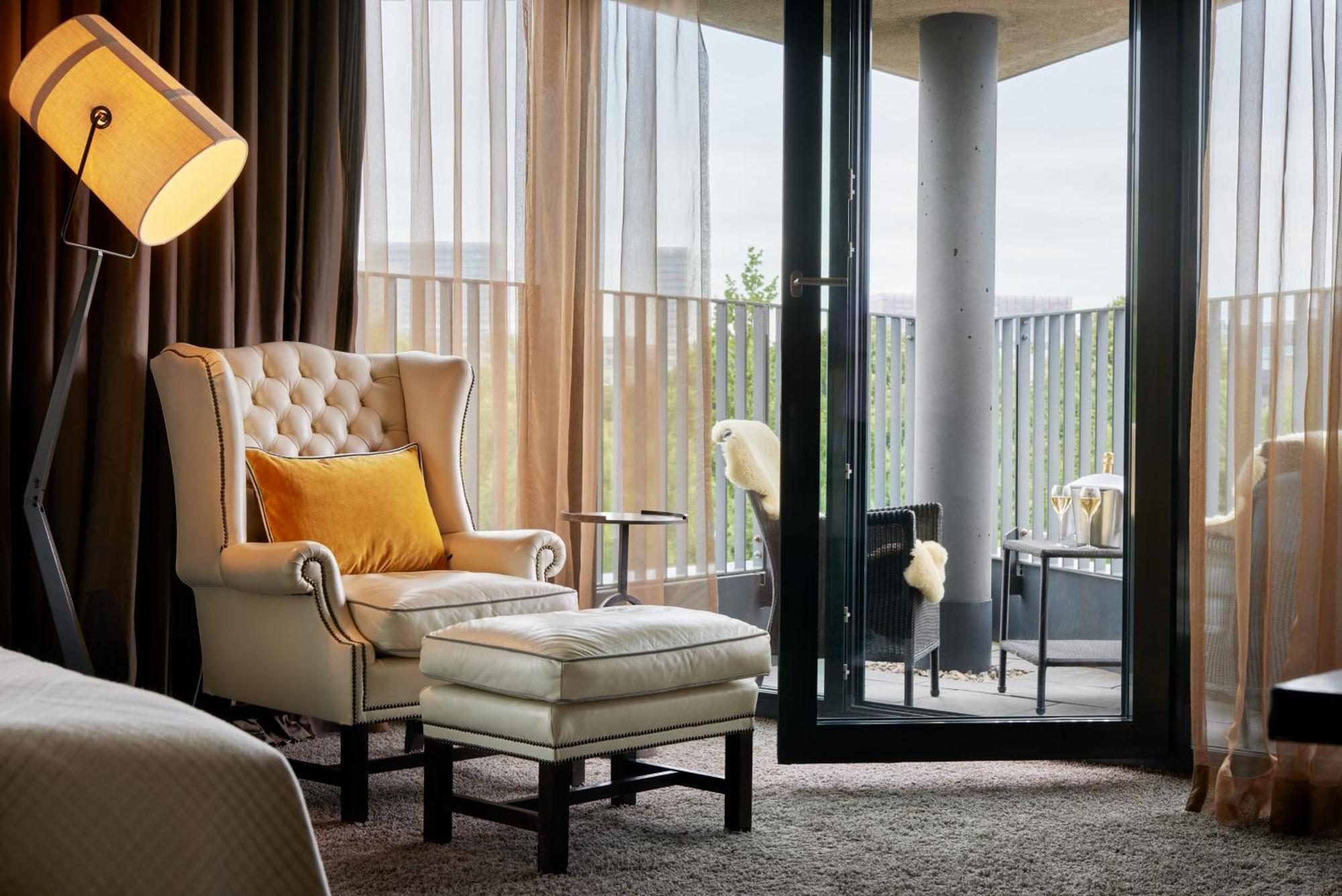 George Junior Suite
