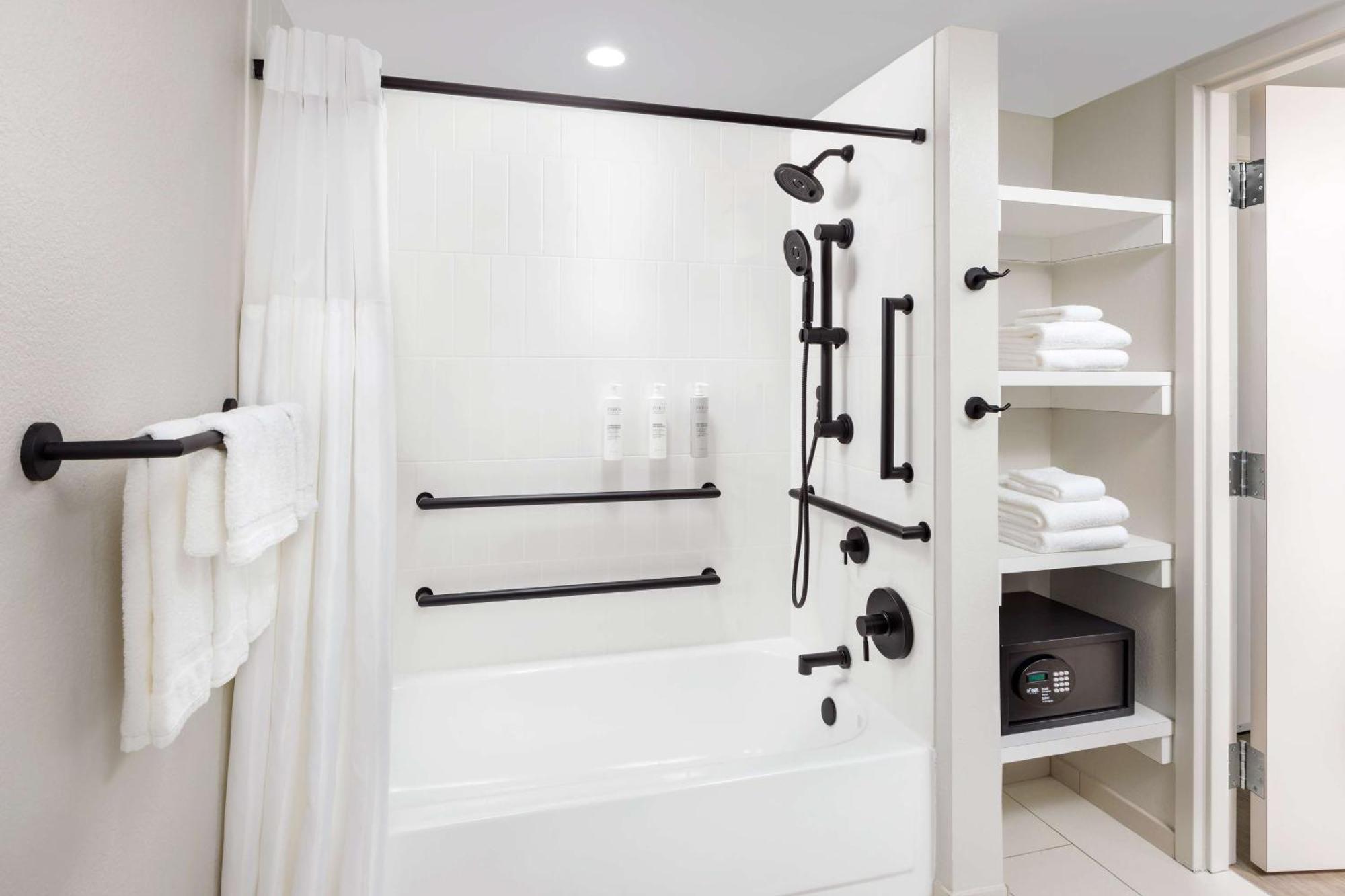 Queen Room Two Queen Beds Bath Tub Mobility Accessible or Oceanfront