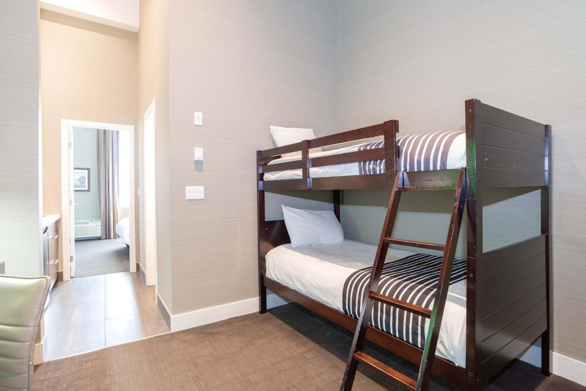 Family Suite 1 King Bed Bunk Beds Kitchenette