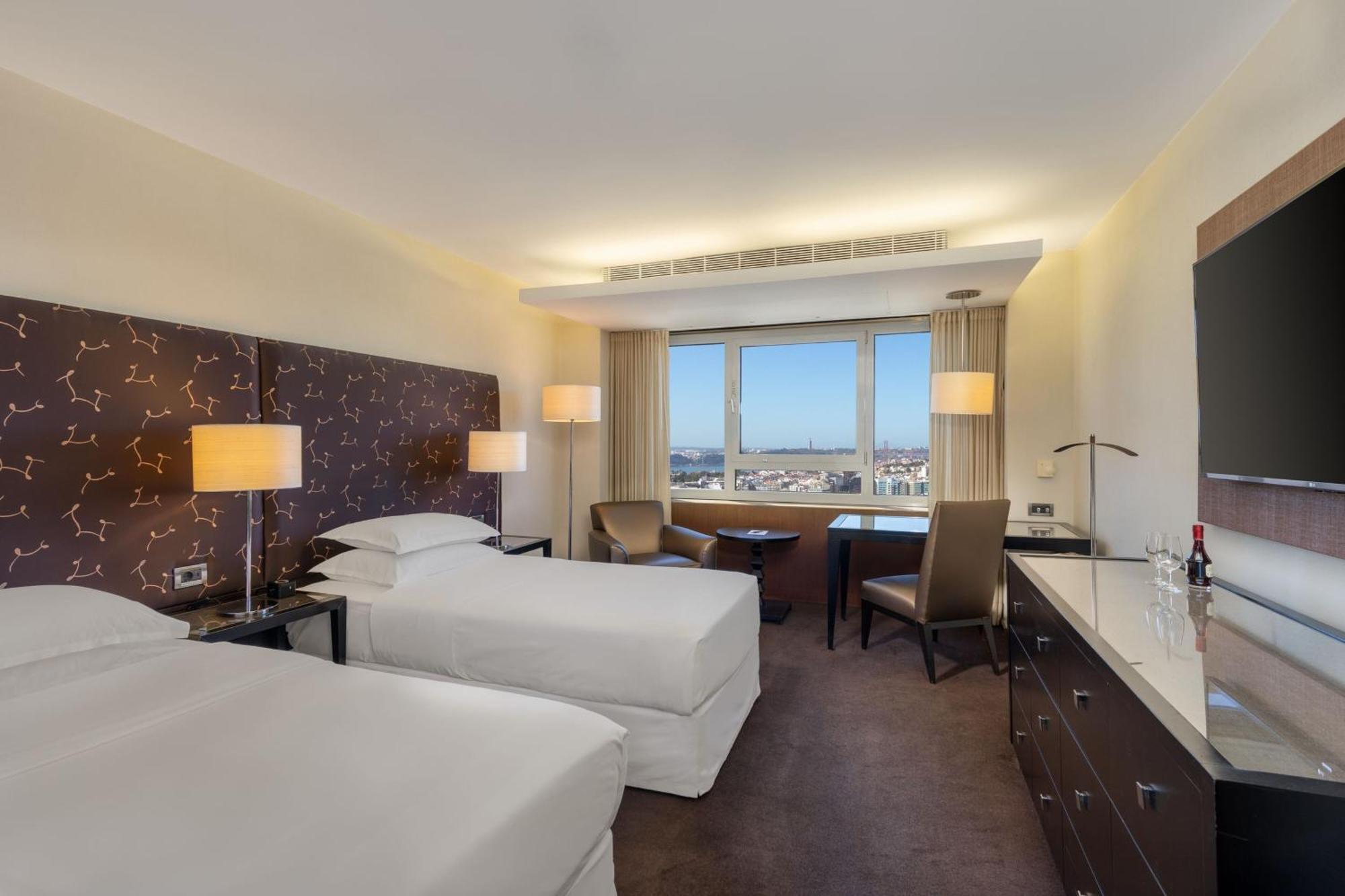 Premium Deluxe Guest room 2 Twin or Single Beds City view