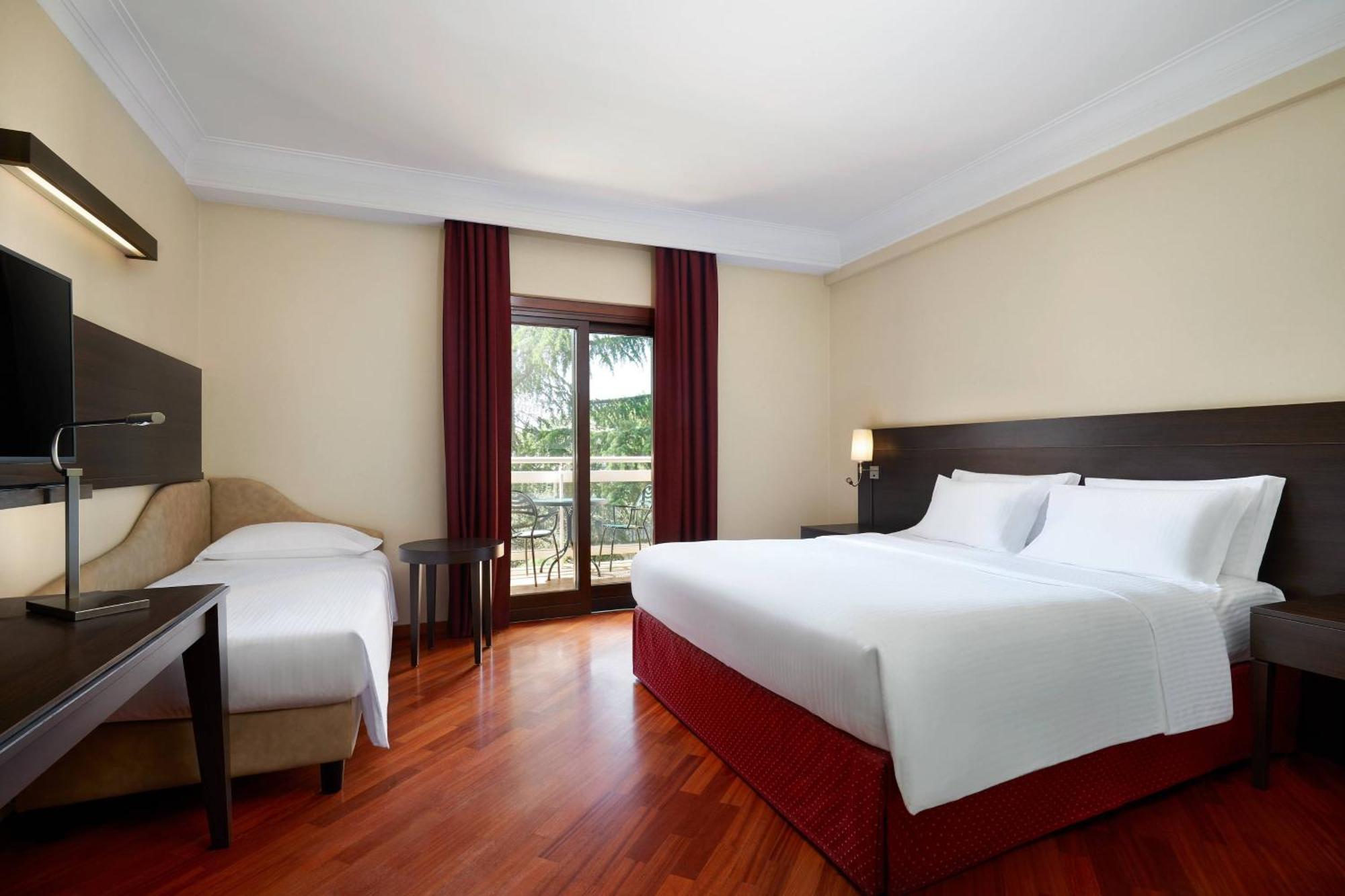 King Room Sofa Bed Balcony