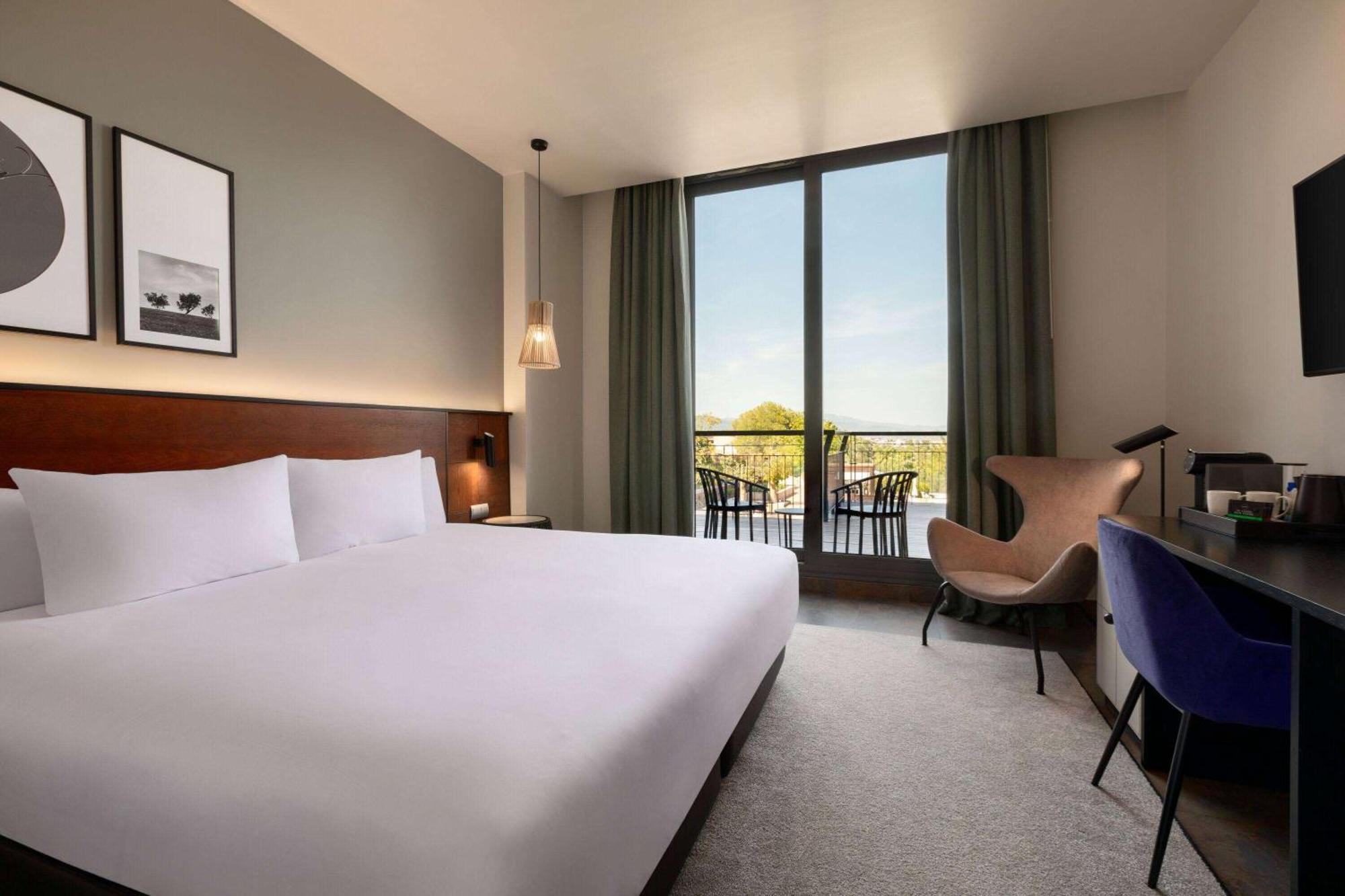 Superior King Room