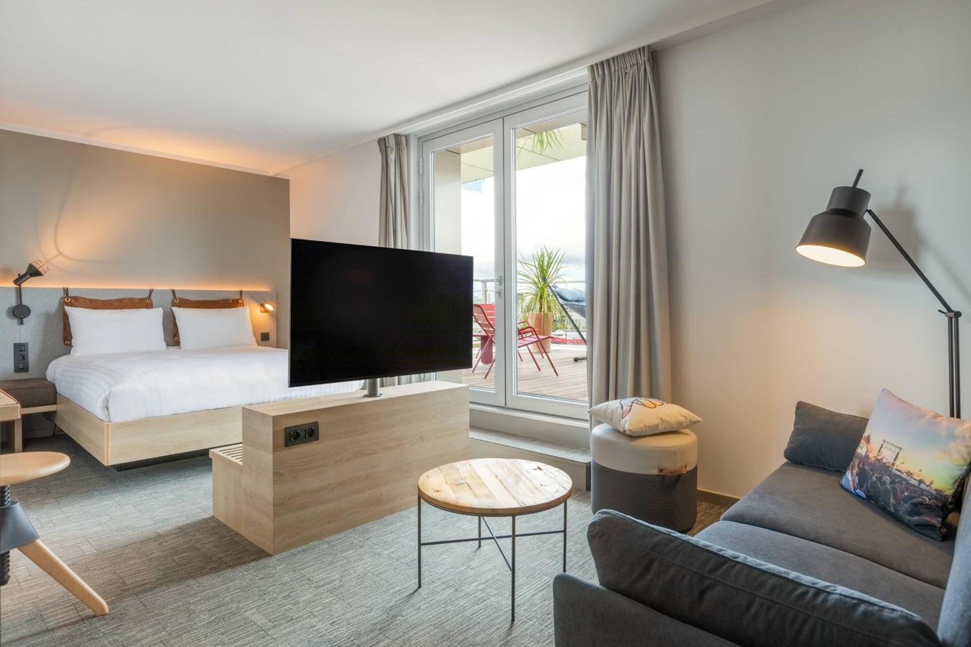 Moxy Harbor Sleeper Rooftoop Terrace Room Harbor View