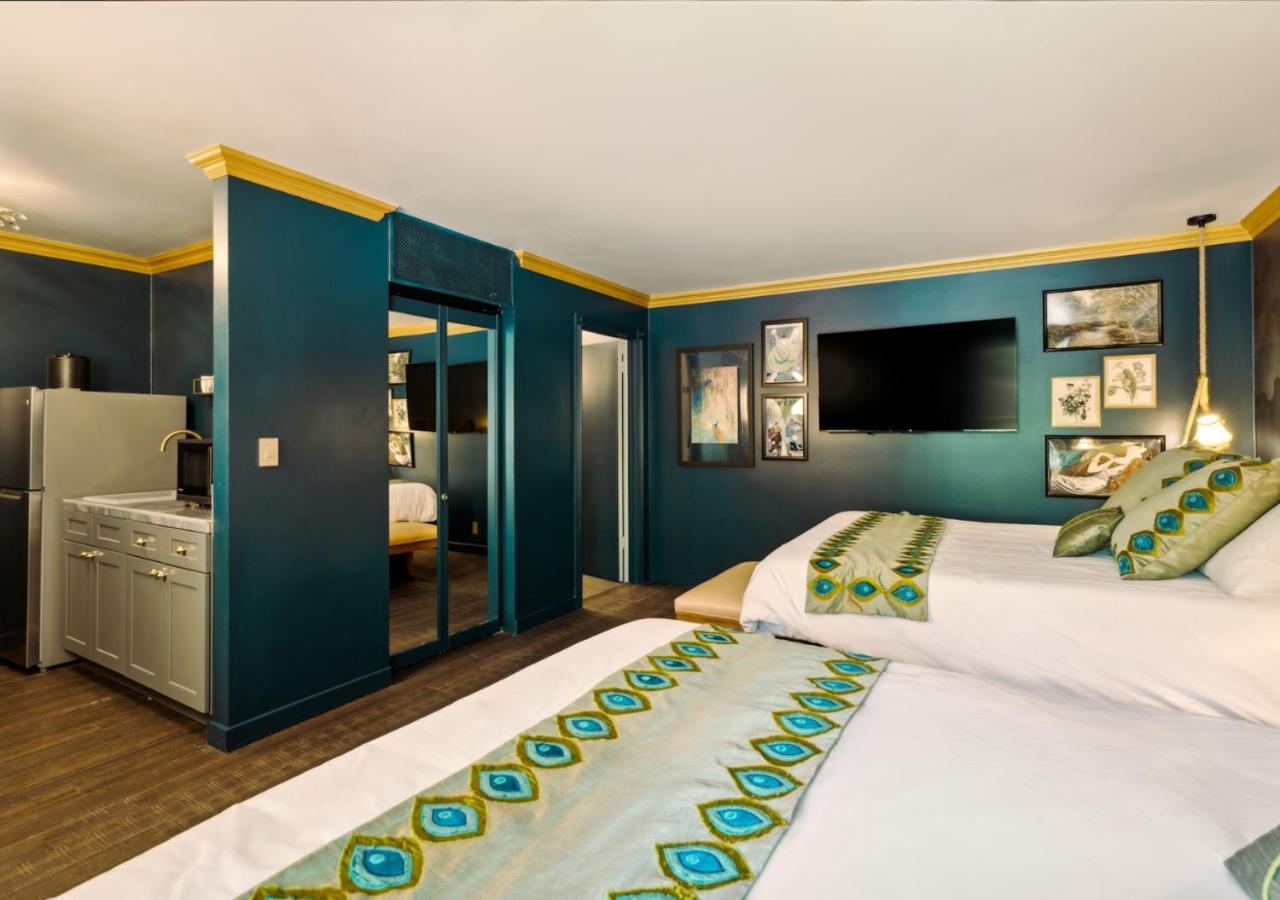 Deluxe Queen Room