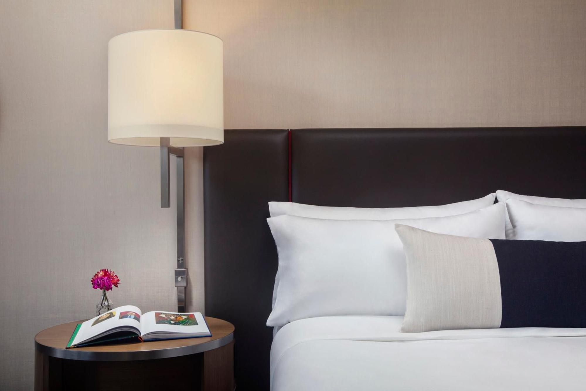 Deluxe Room 1 King Bed