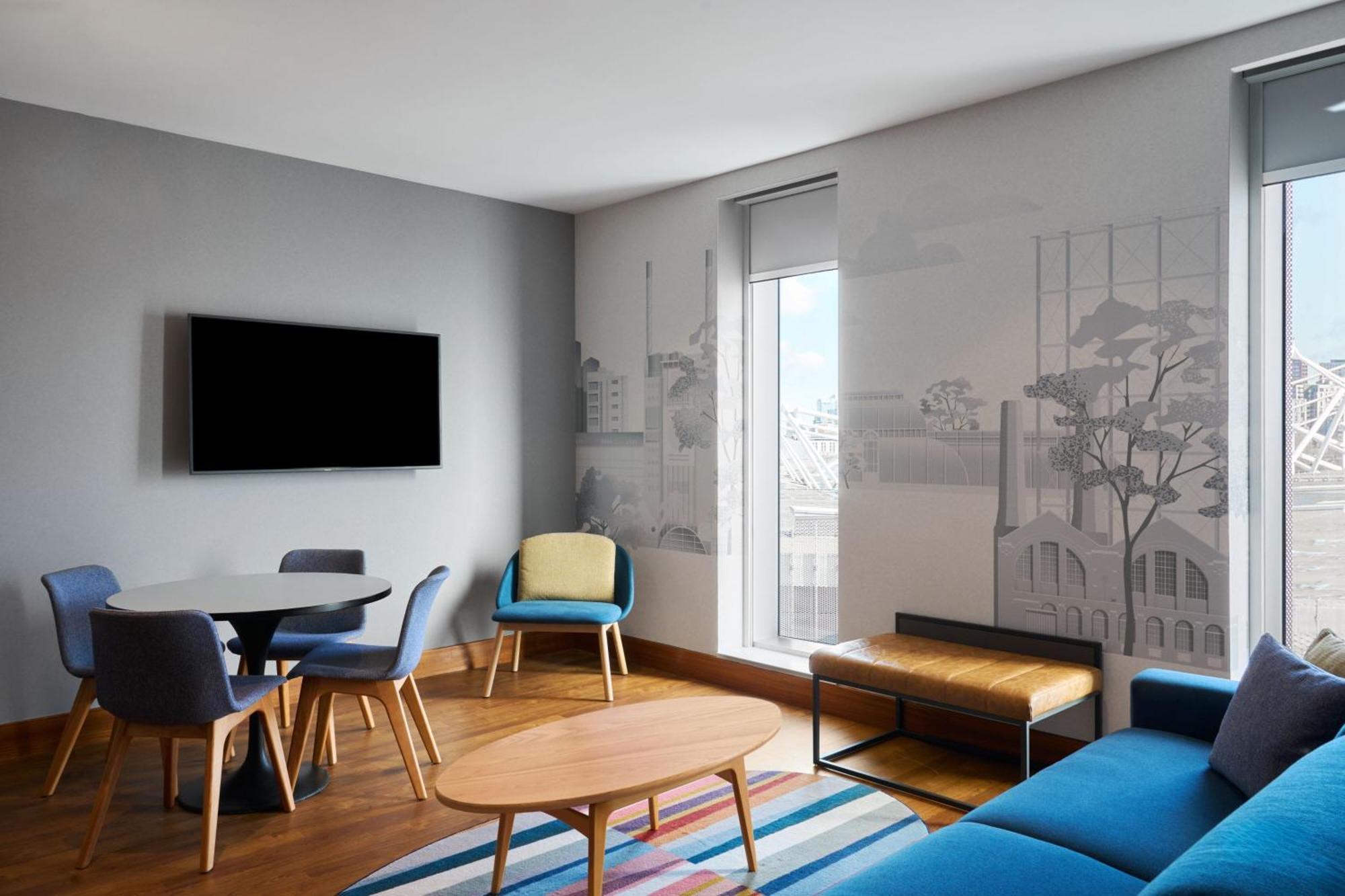 Savvy Suite 1 Bedroom Executive Suite 1 King & Sofa Bed
