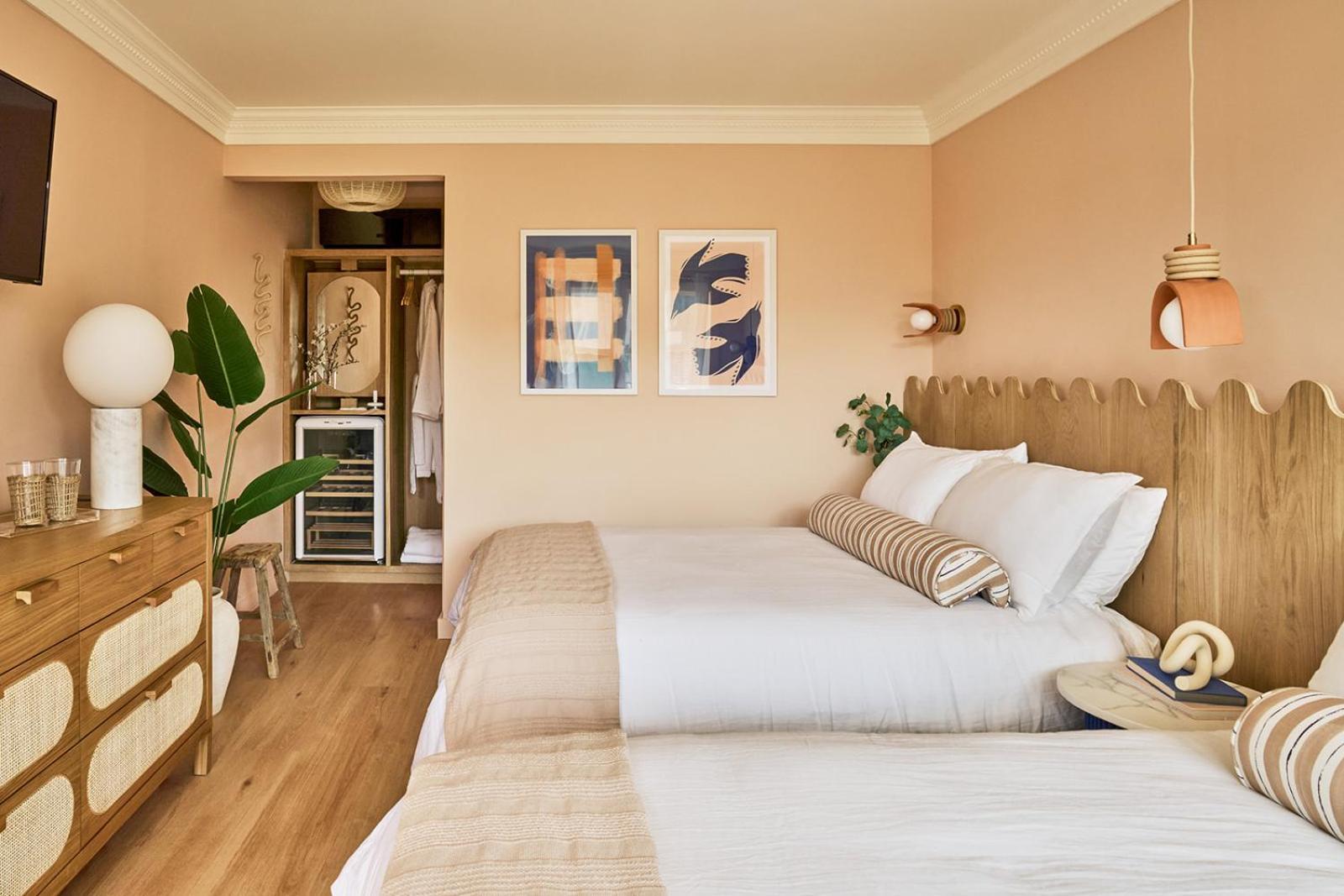 Deluxe Queen Suite