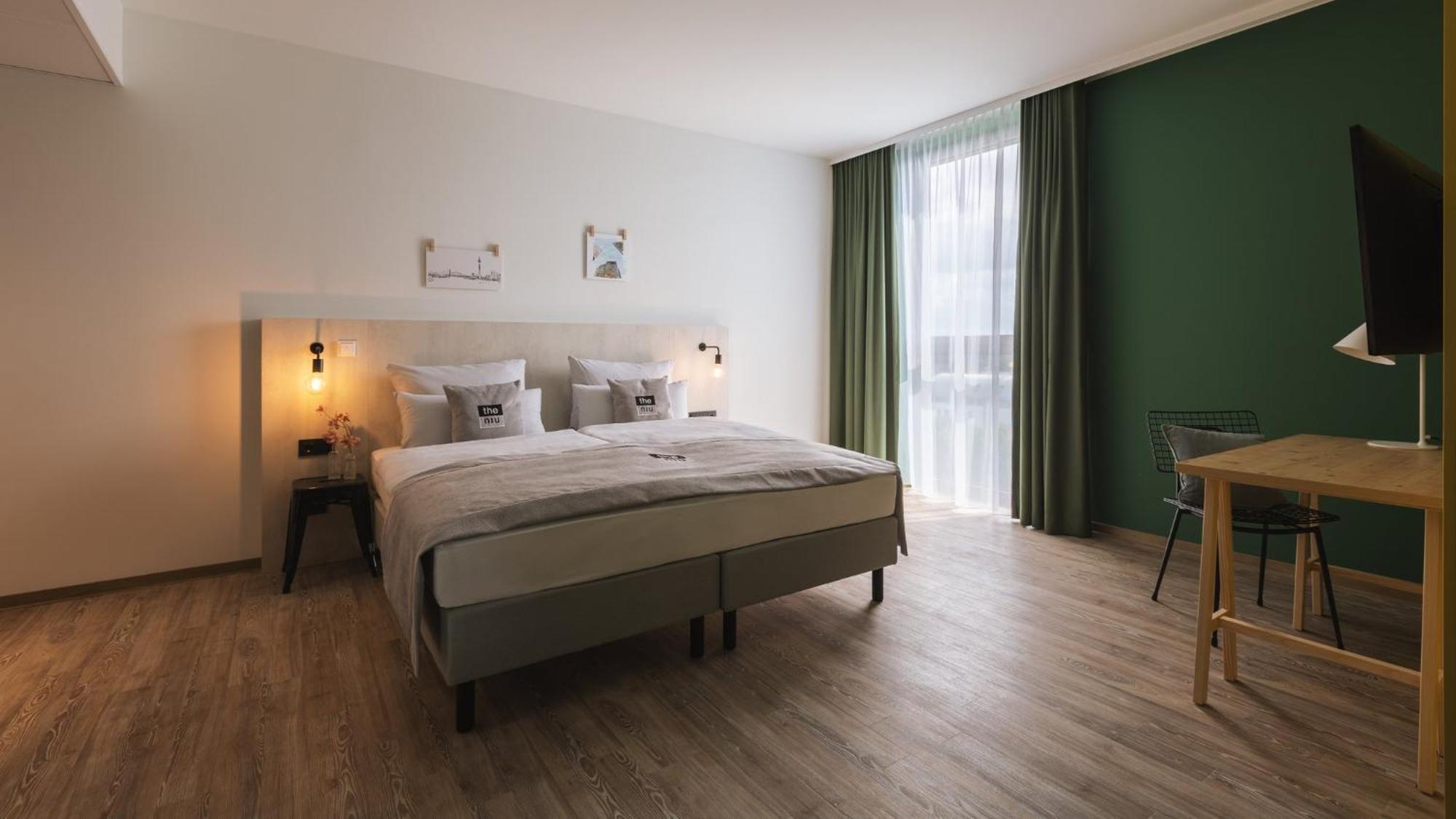 Standard Queen Room Accessible