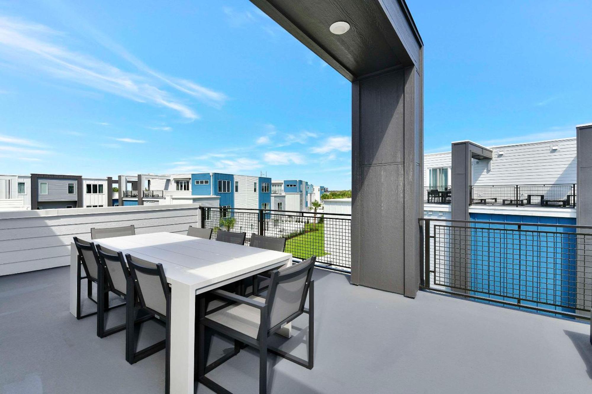 Four-Bedroom Deluxe Apartment