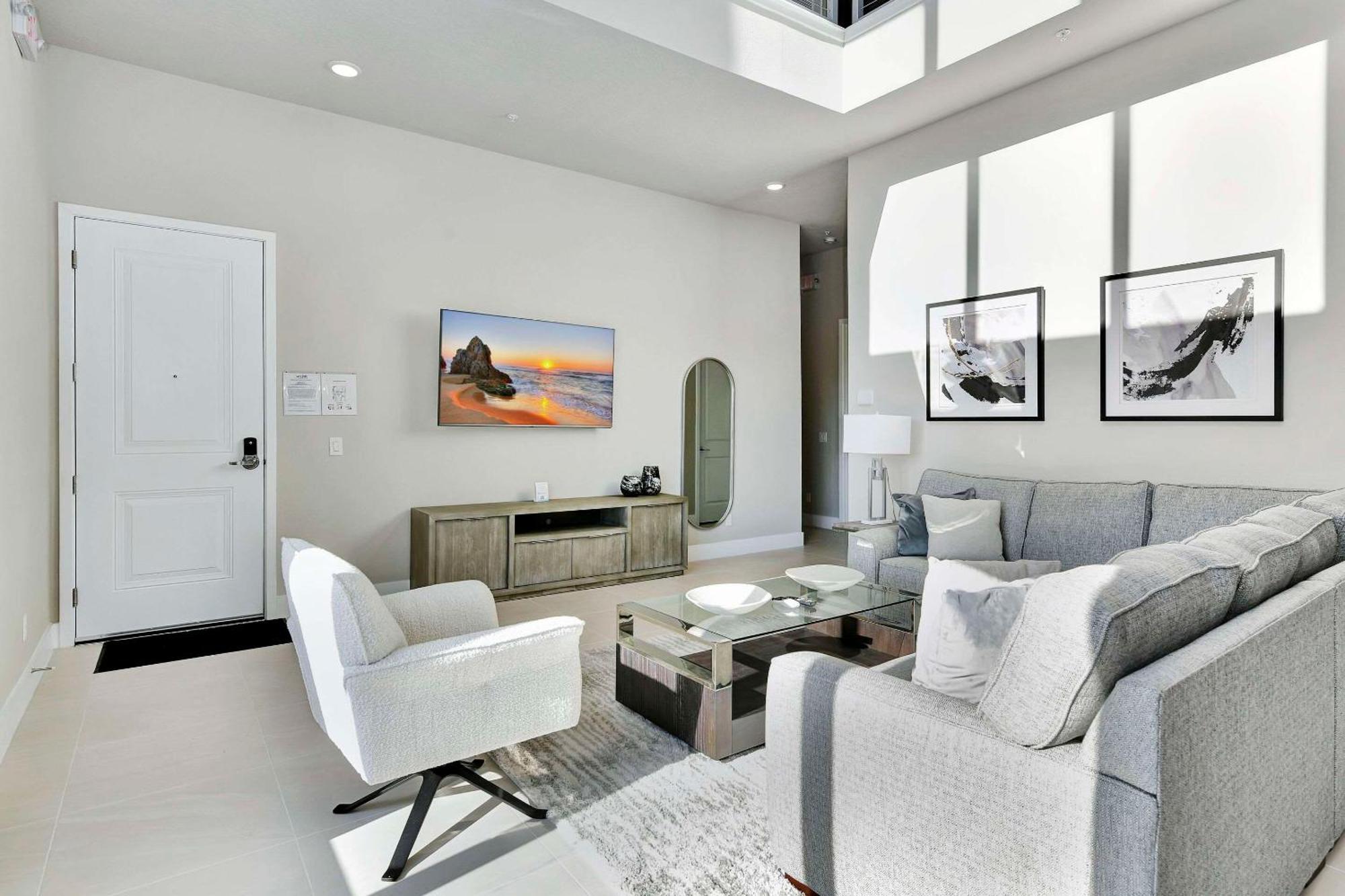 Five-Bedroom Deluxe Apartment