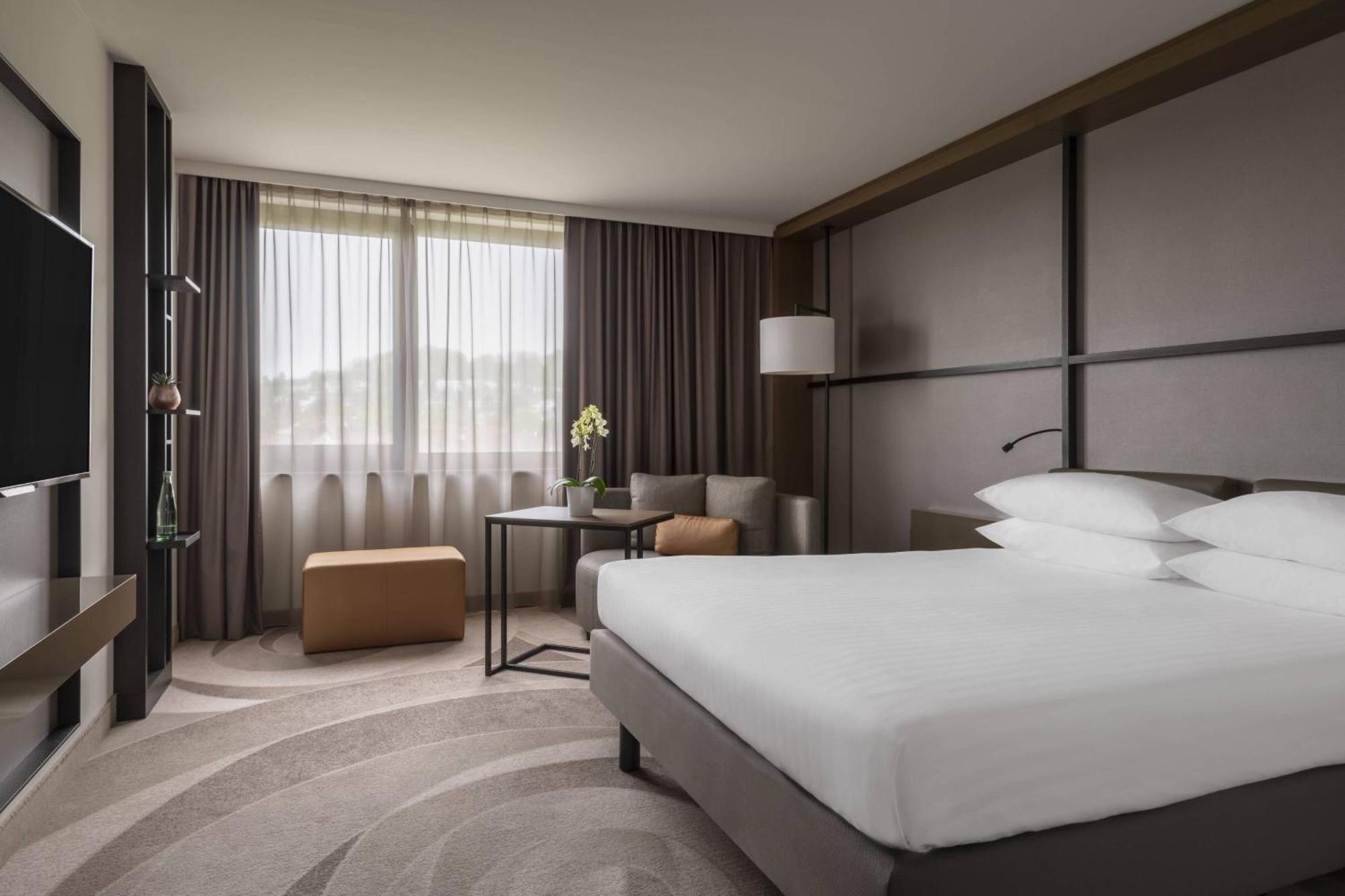 Deluxe Queen Room