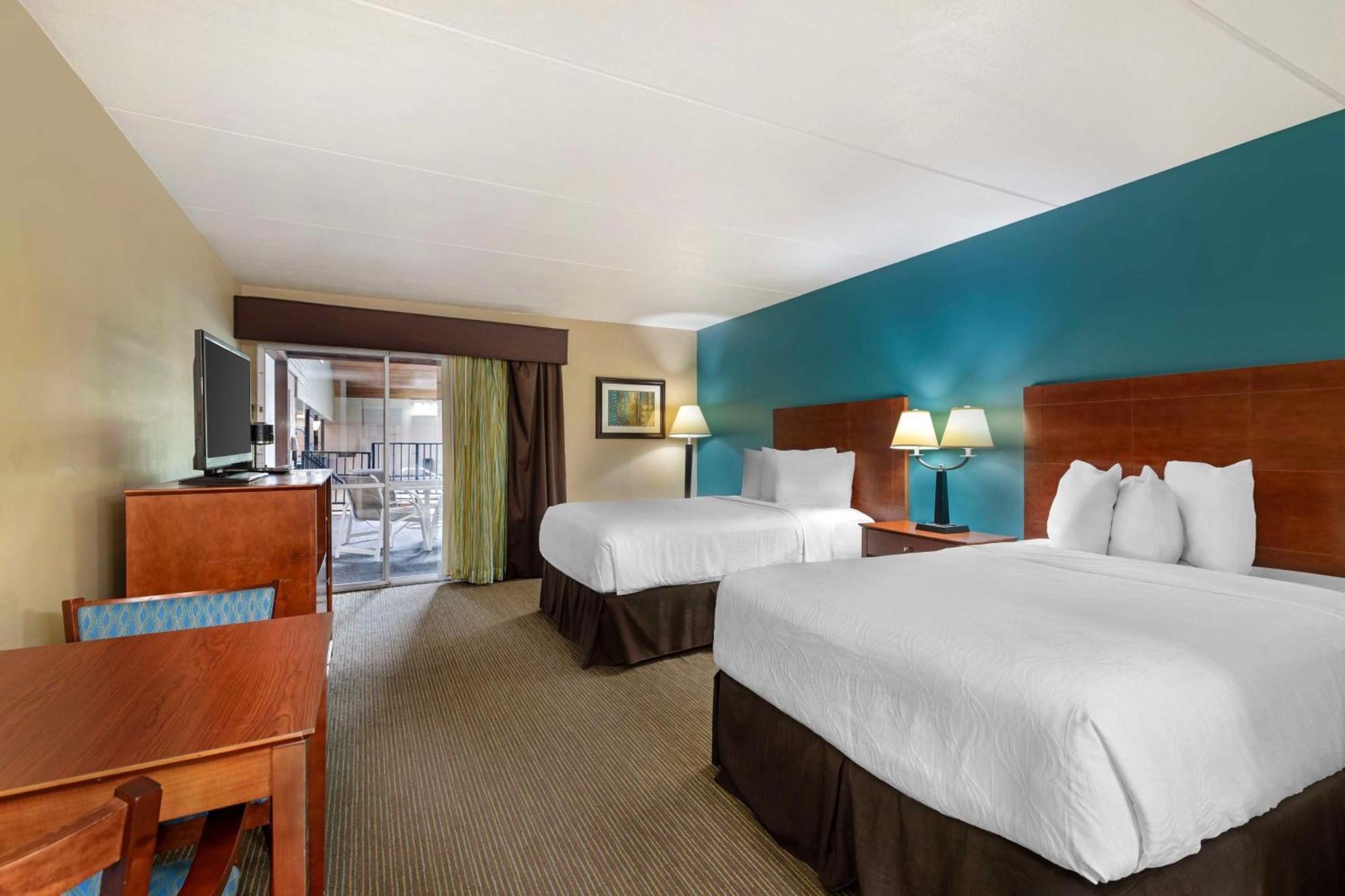 Double Room with Two Double Beds - Non-Smoking/Poolside
