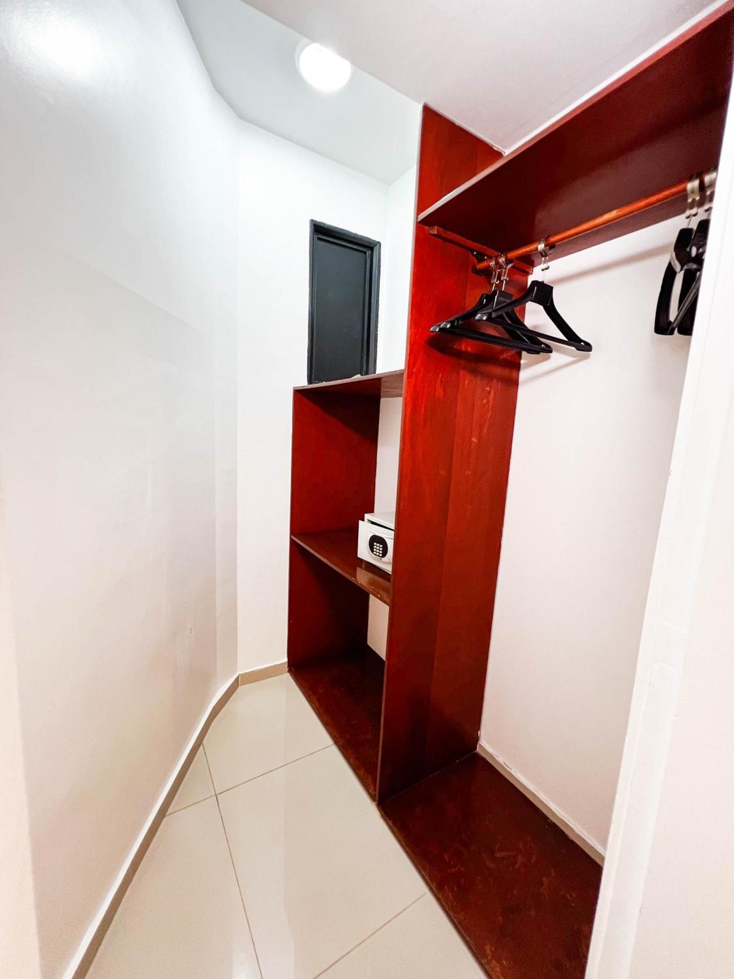Quarto Triplo com Banheiro