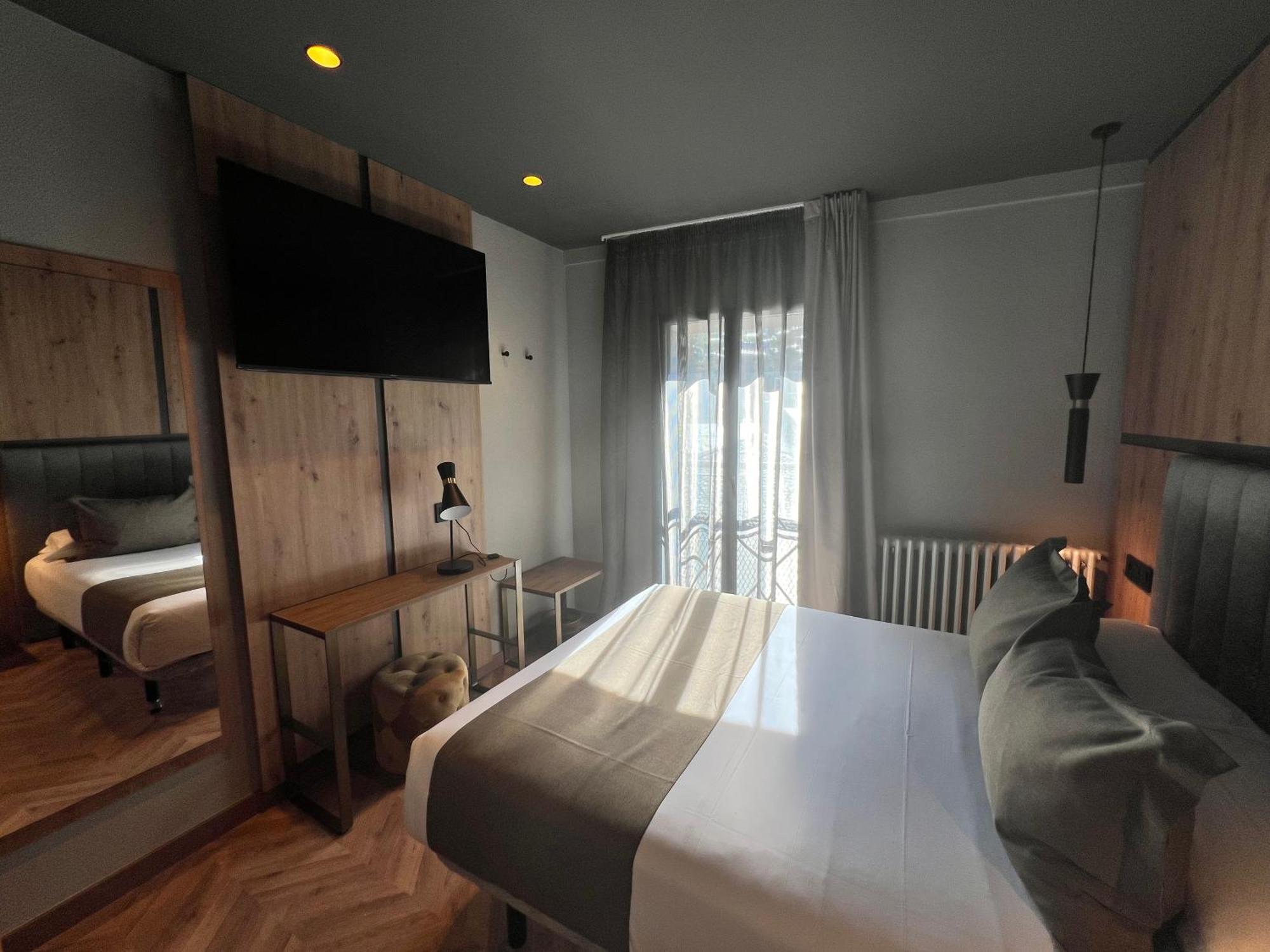 Double Room,1611052039:JPEG