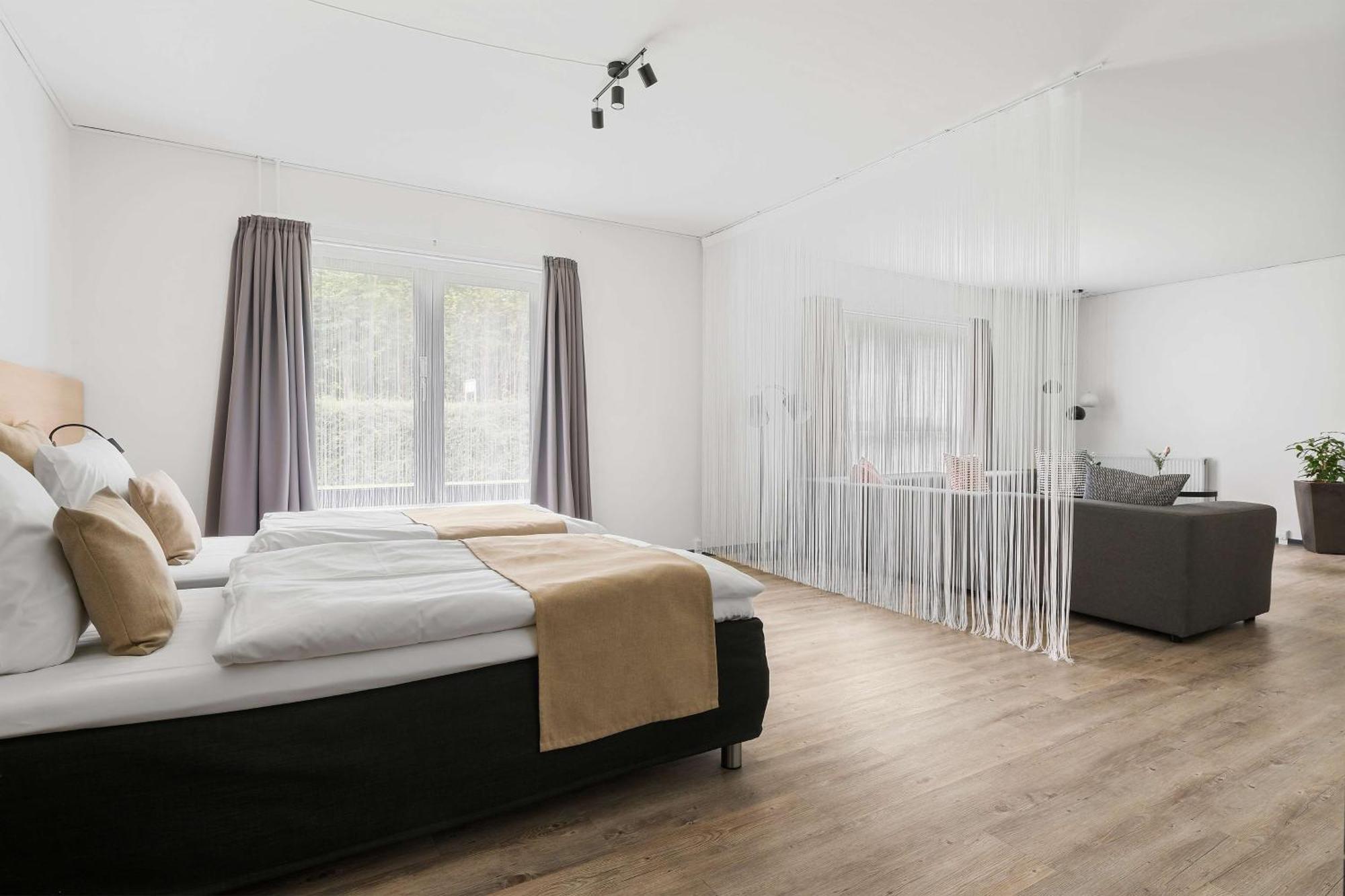 Family Room One Queen Bed Two Single Beds