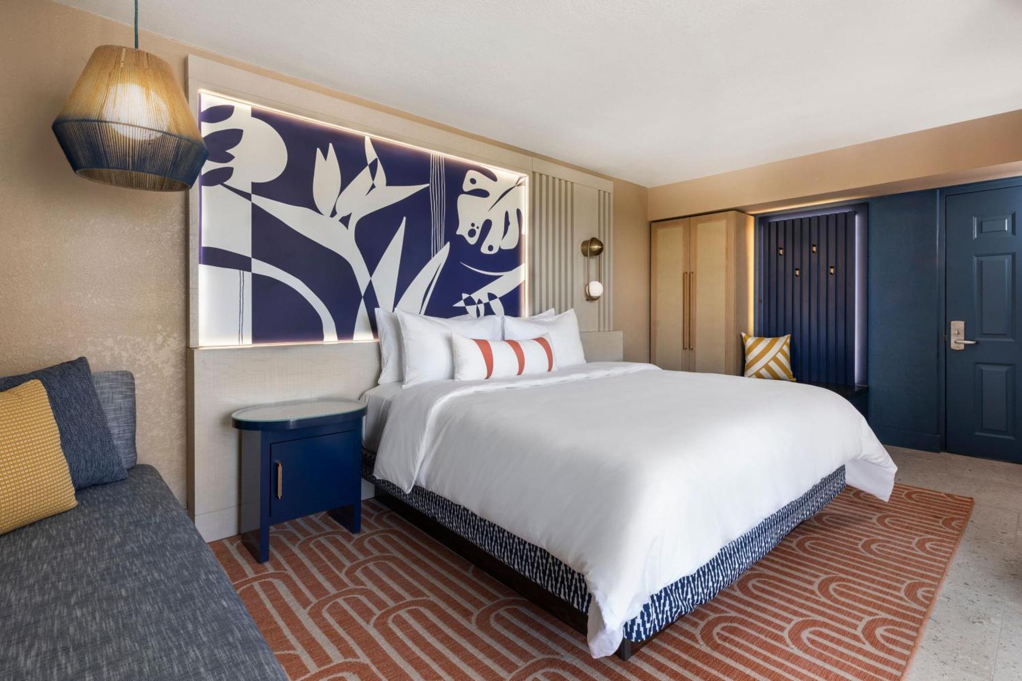 The Cove Oceanview Guest room 1 King Ocean view Balcony Hearing Accessible