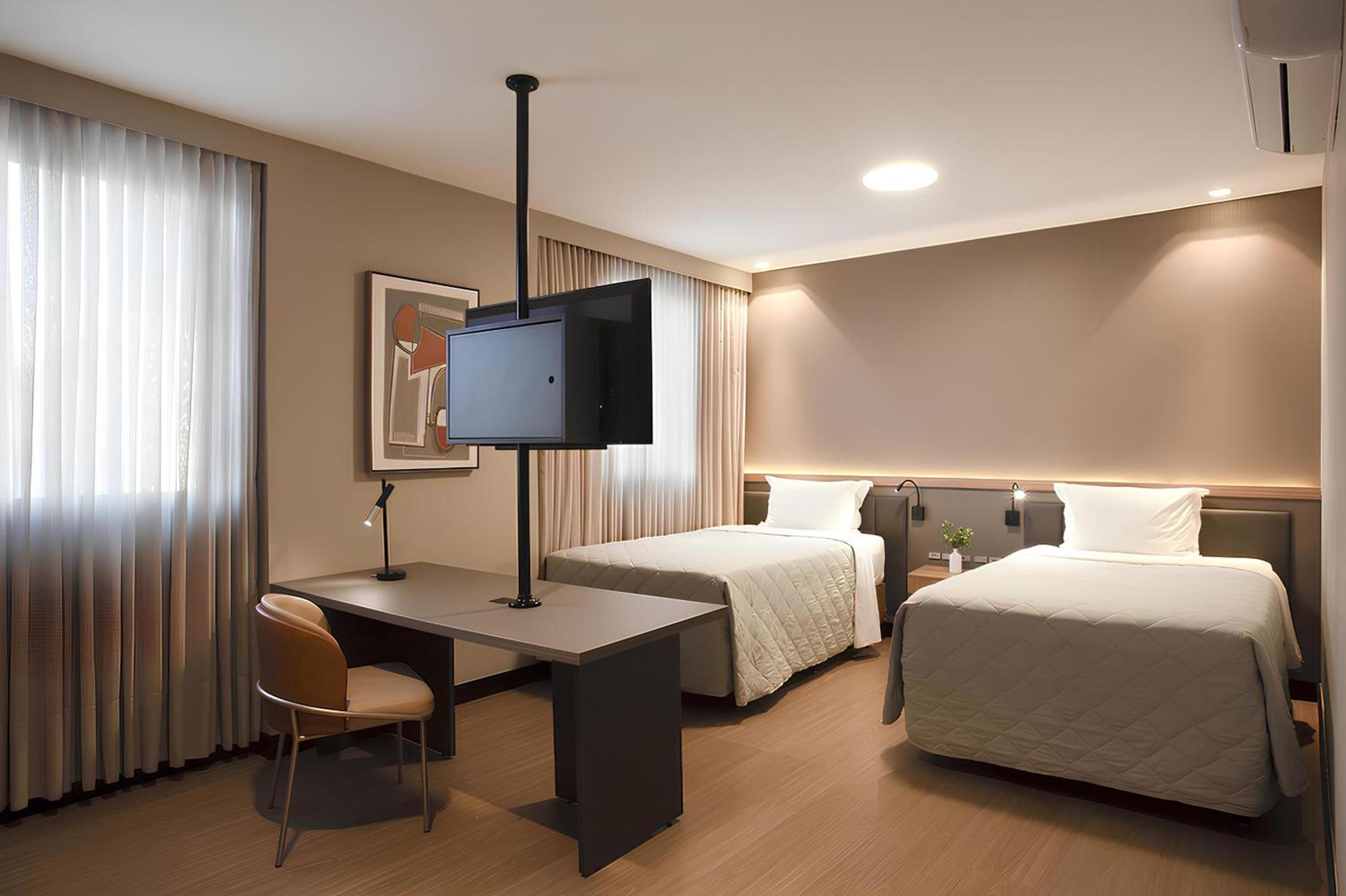 Quarto duplo de luxo com cama queen-size