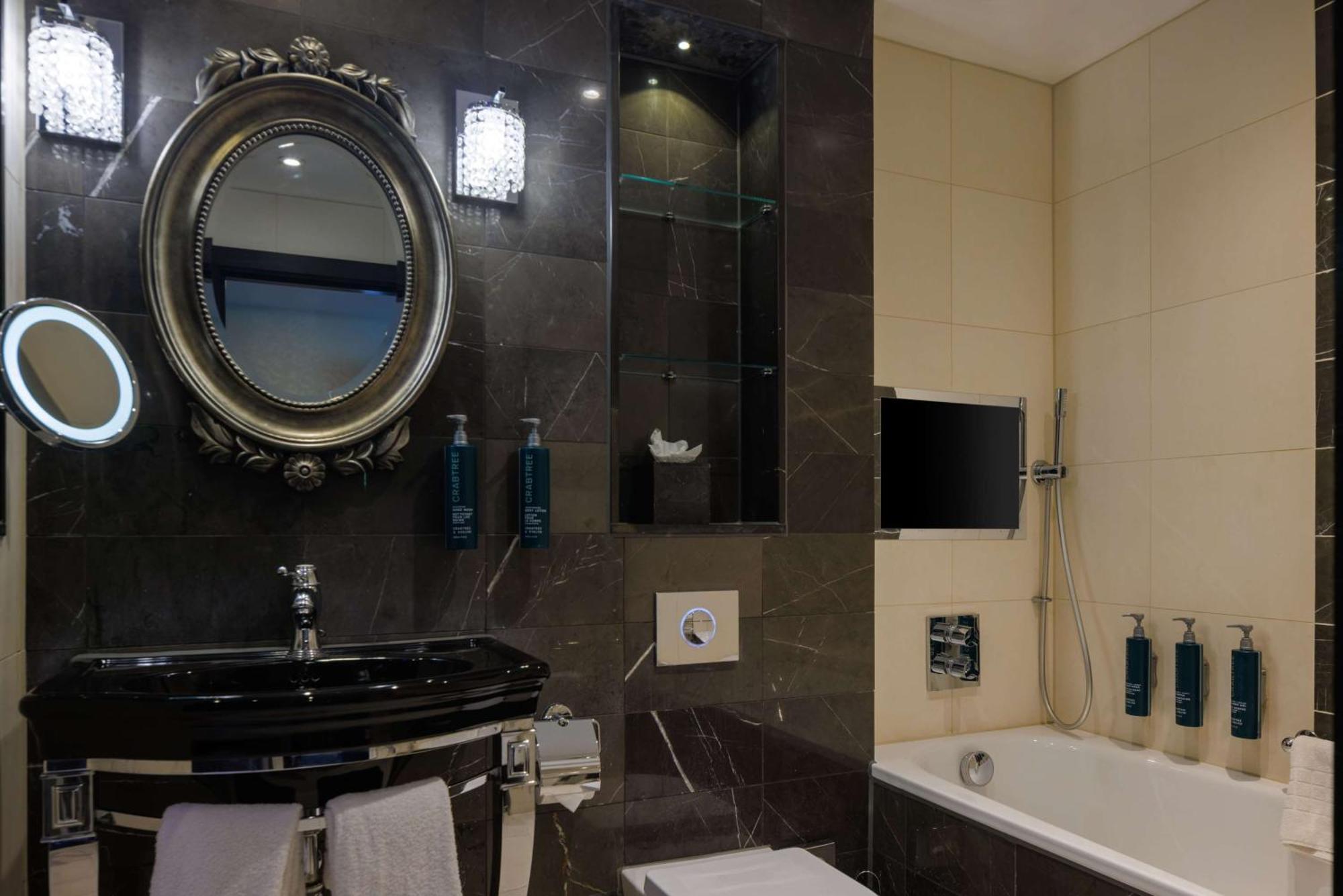 Deluxe King Room with View