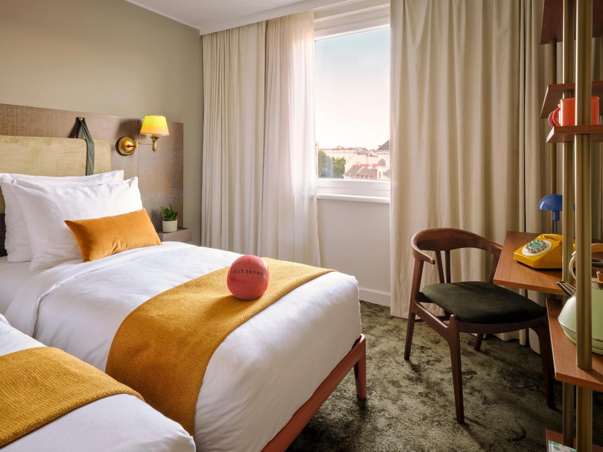 Medium Twin Room