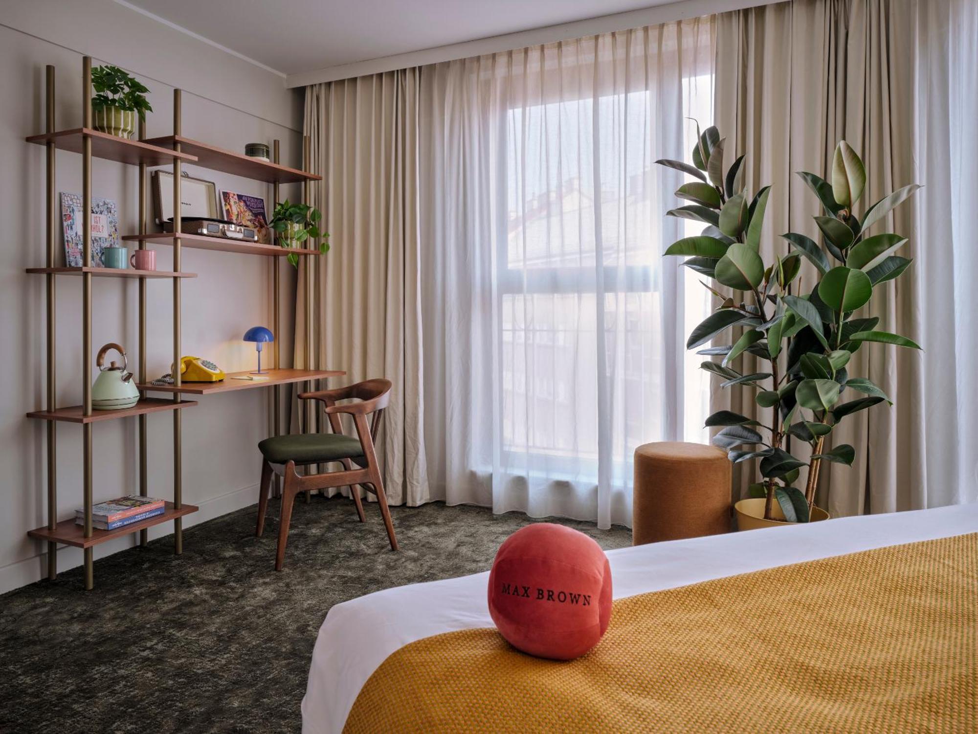 Medium Room