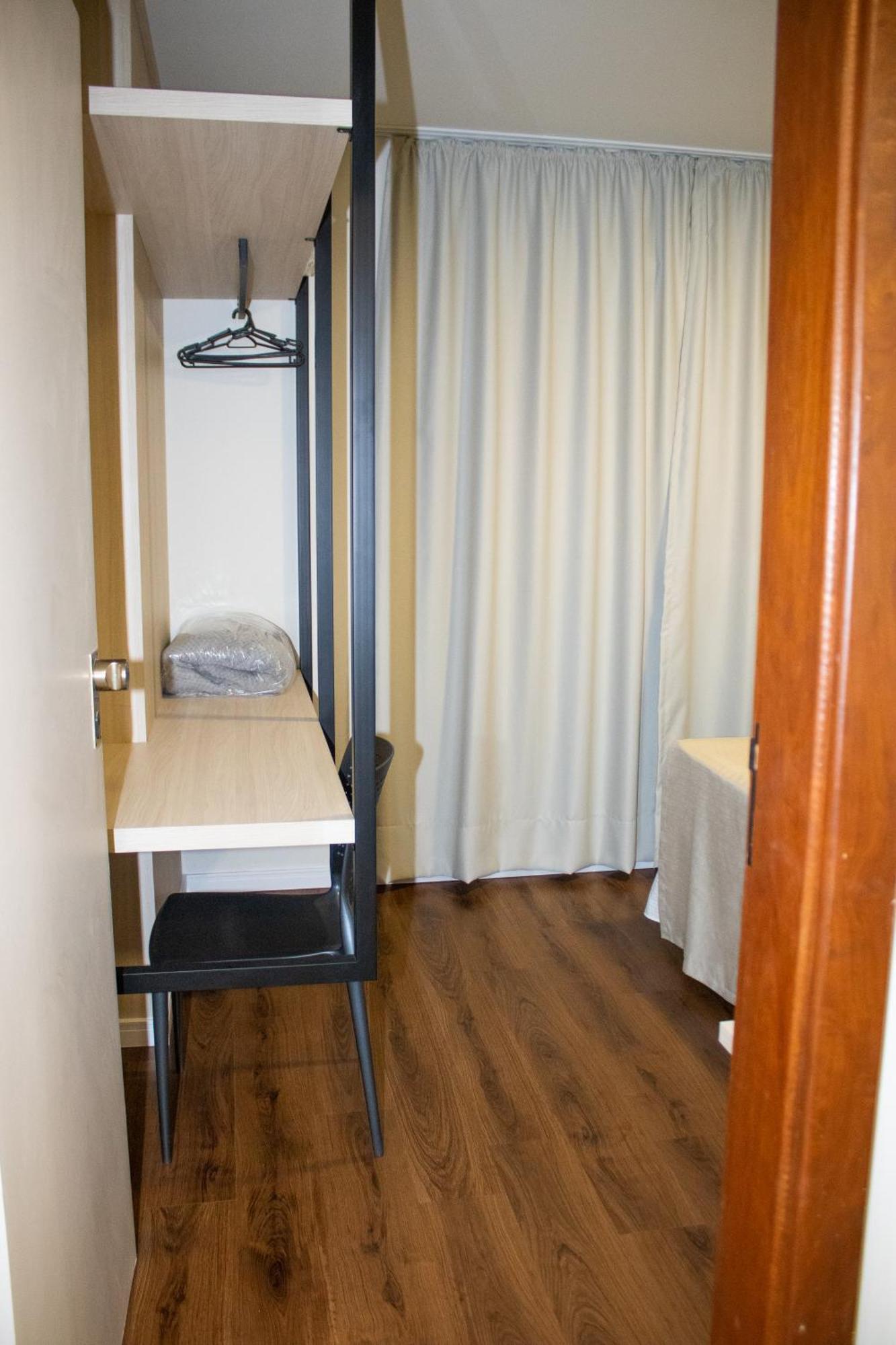 Quarto com Cama de Casal ou 2 de Solteiro e Banheiro Privativo