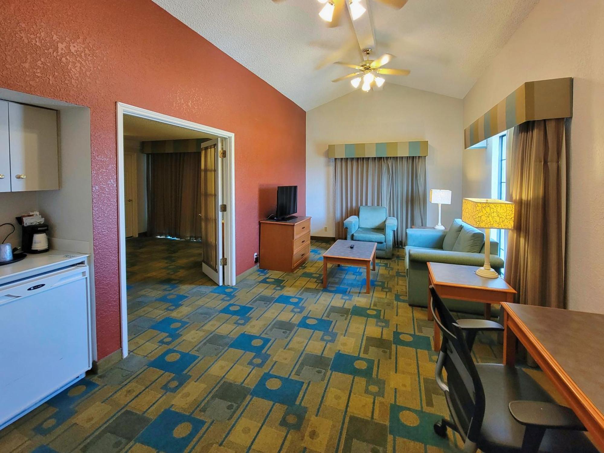 One-Bedroom King Suite Non-Smoking