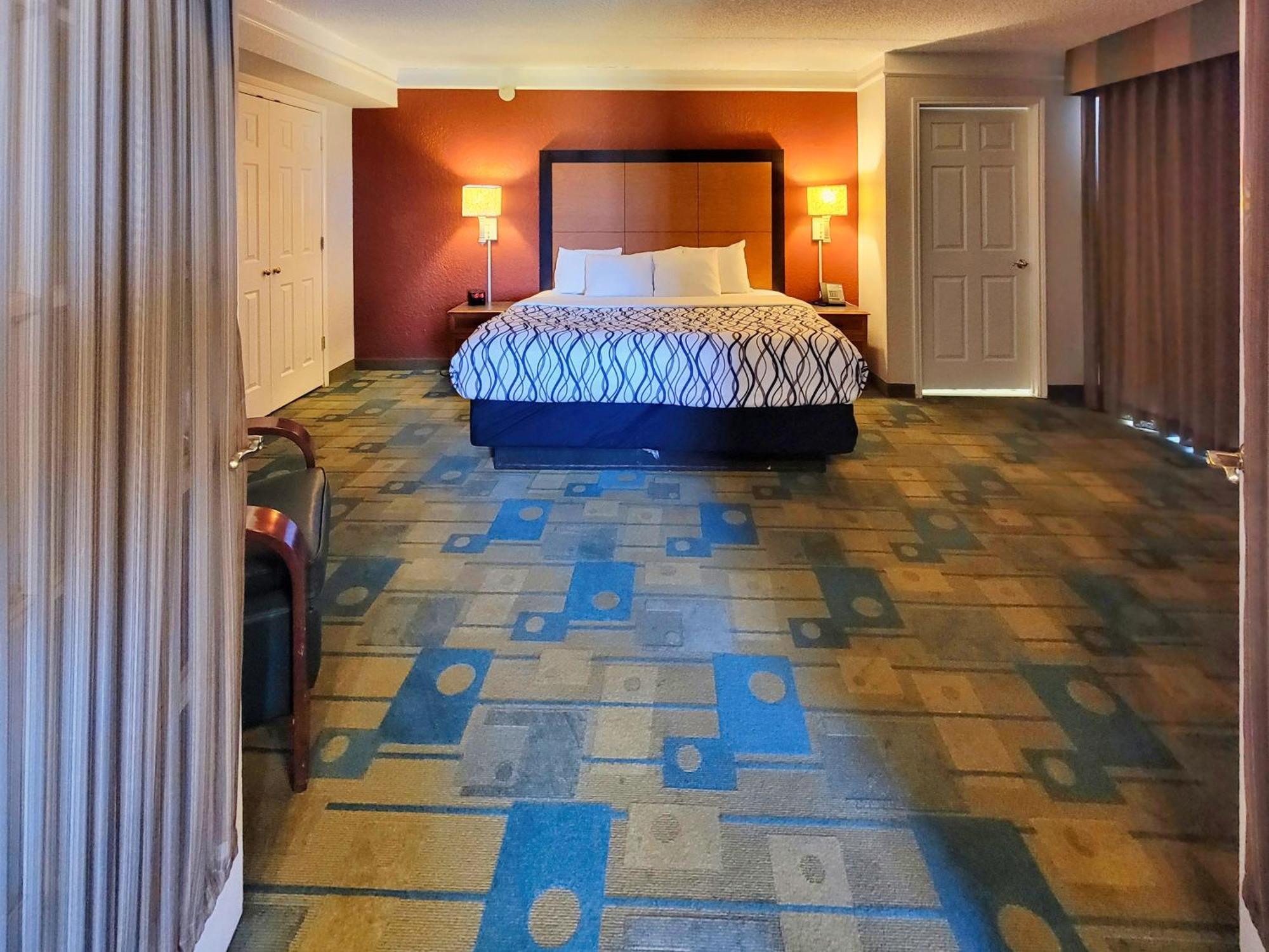 One-Bedroom King Suite Non-Smoking
