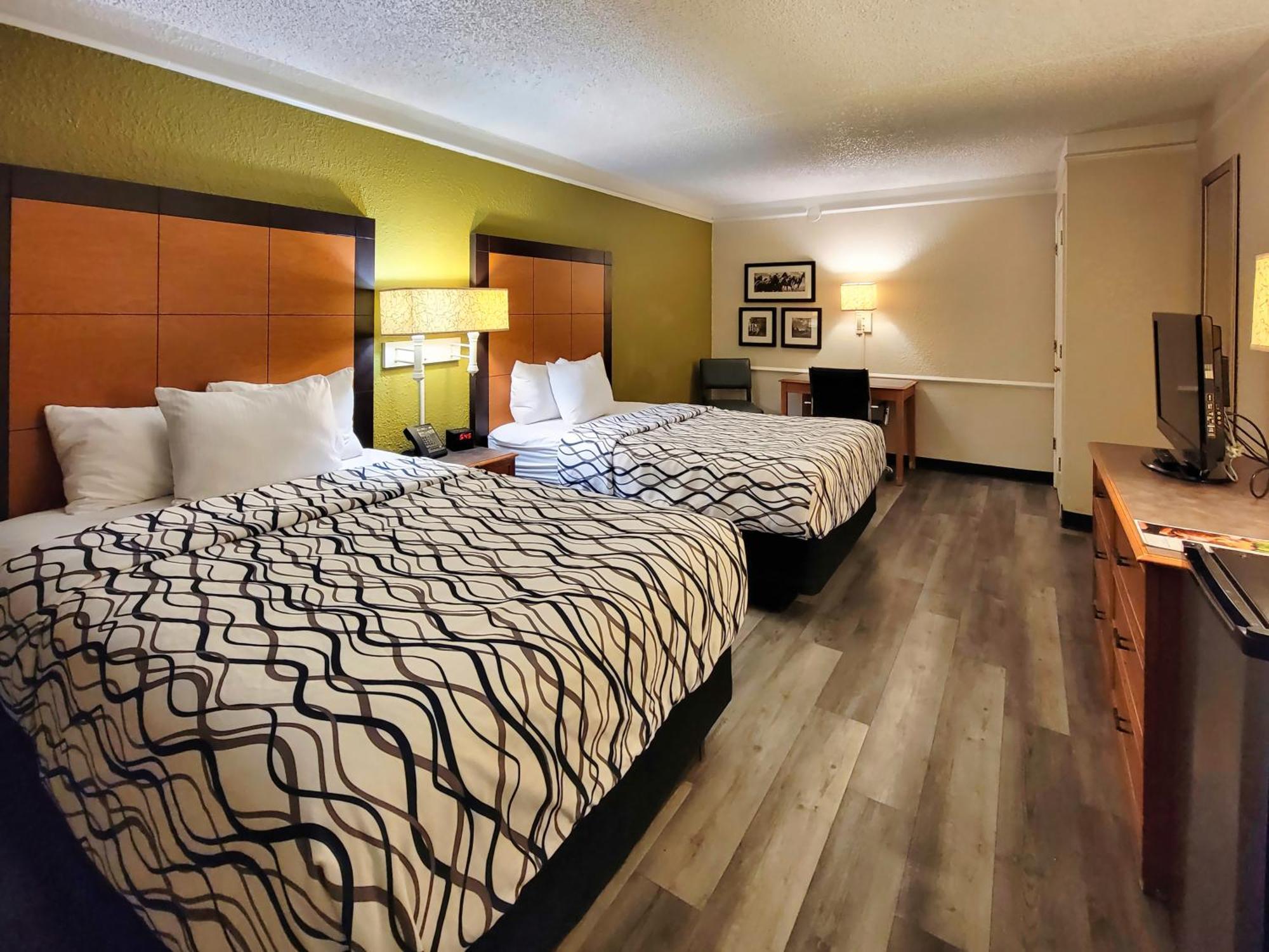 Queen Room Two Queen Beds Bath Tub Mobility or Hearing Accessible Non-Smoking
