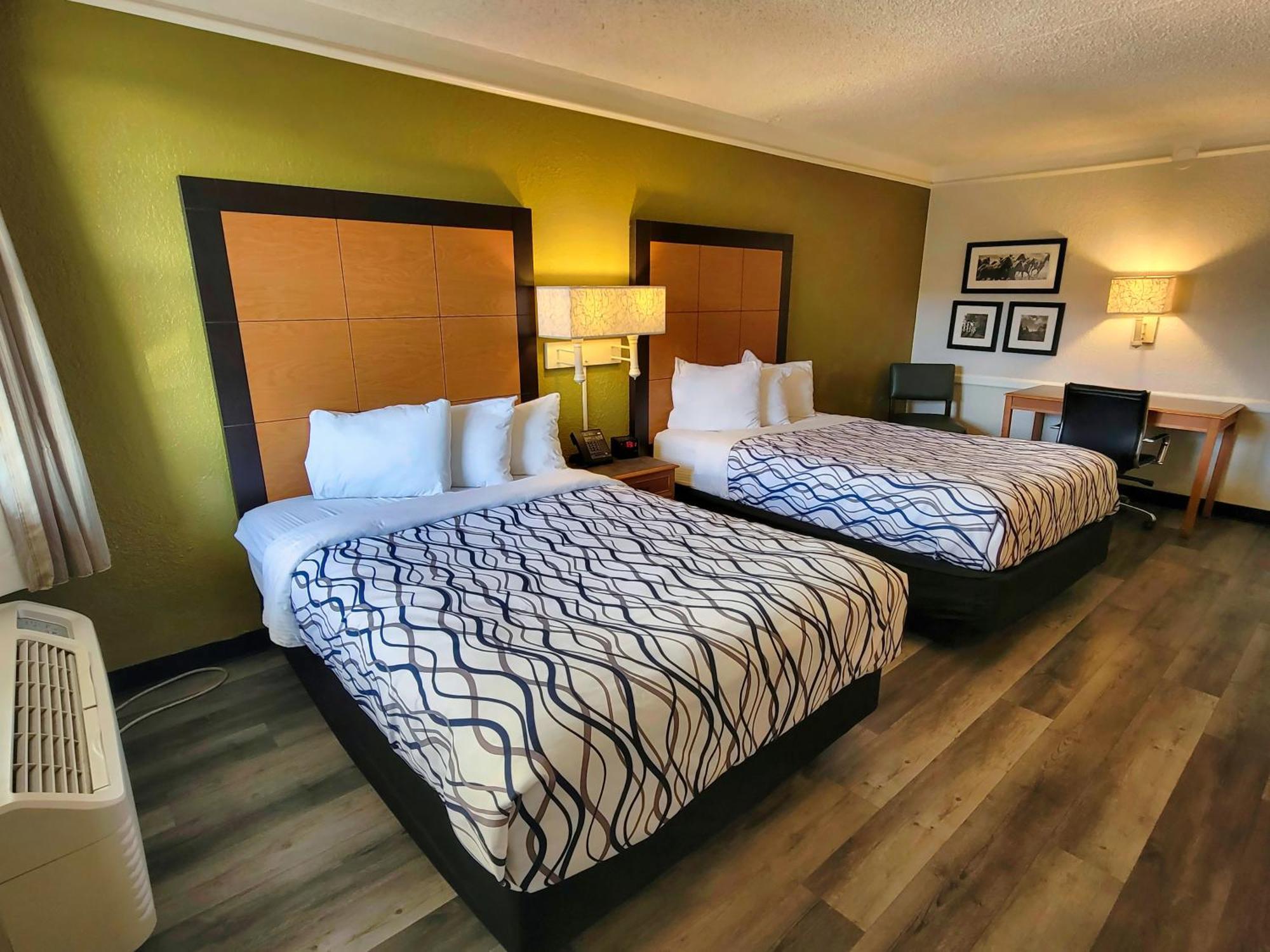 Queen Room Two Queen Beds Bath Tub Mobility or Hearing Accessible Non-Smoking