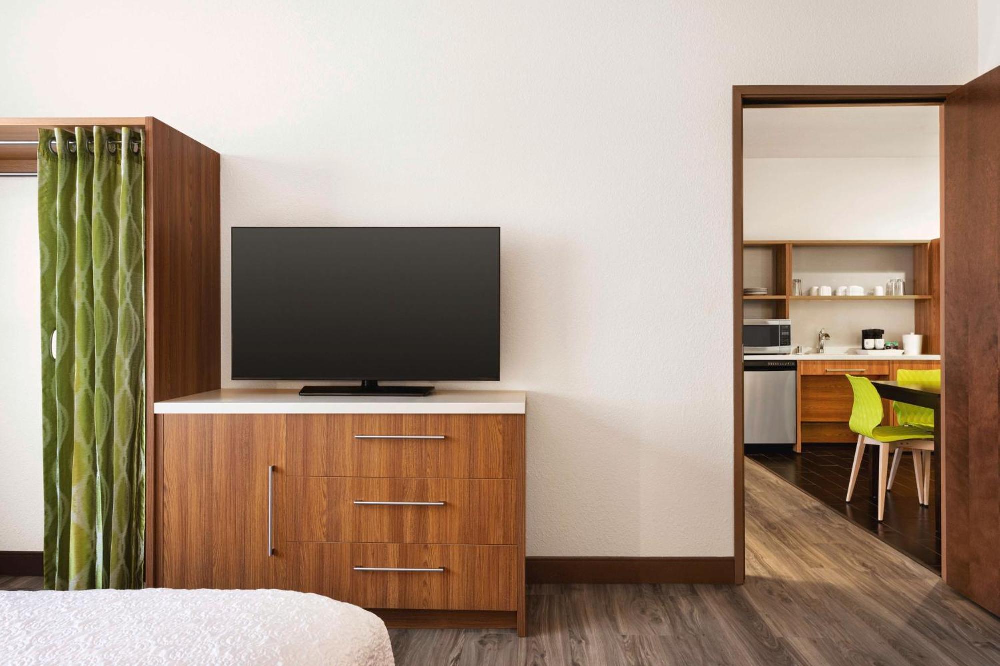 One-Bedroom King Suite Non-Smoking